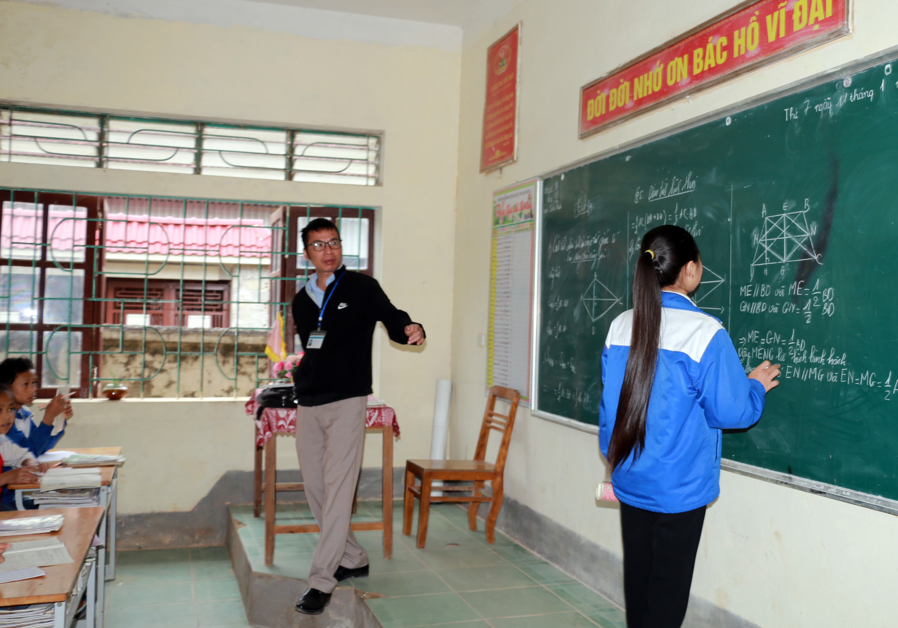 Tiết học của học sinh THCS huyện Quỳ Châu. Ảnh: Mỹ Hà.