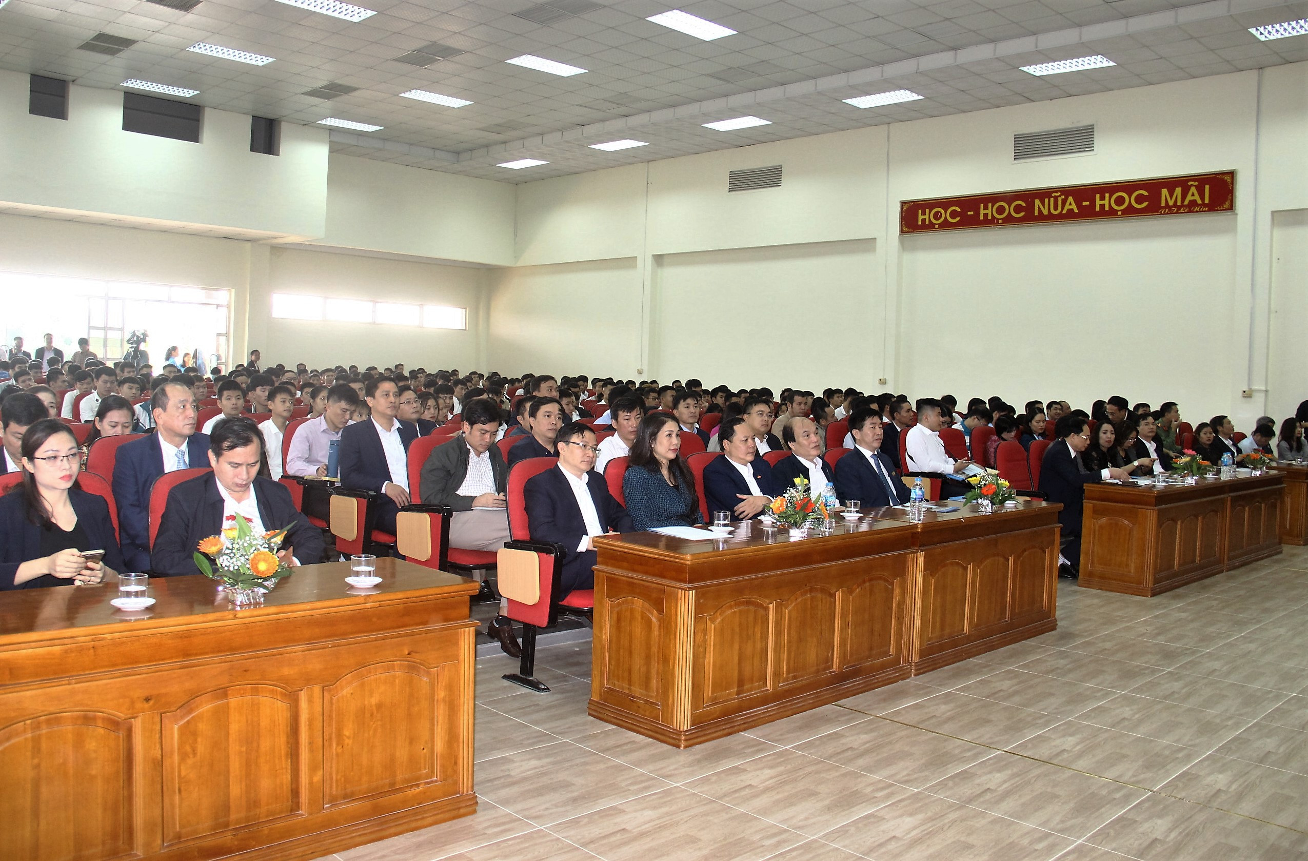 Trường Việt - Hàn Khai giảng