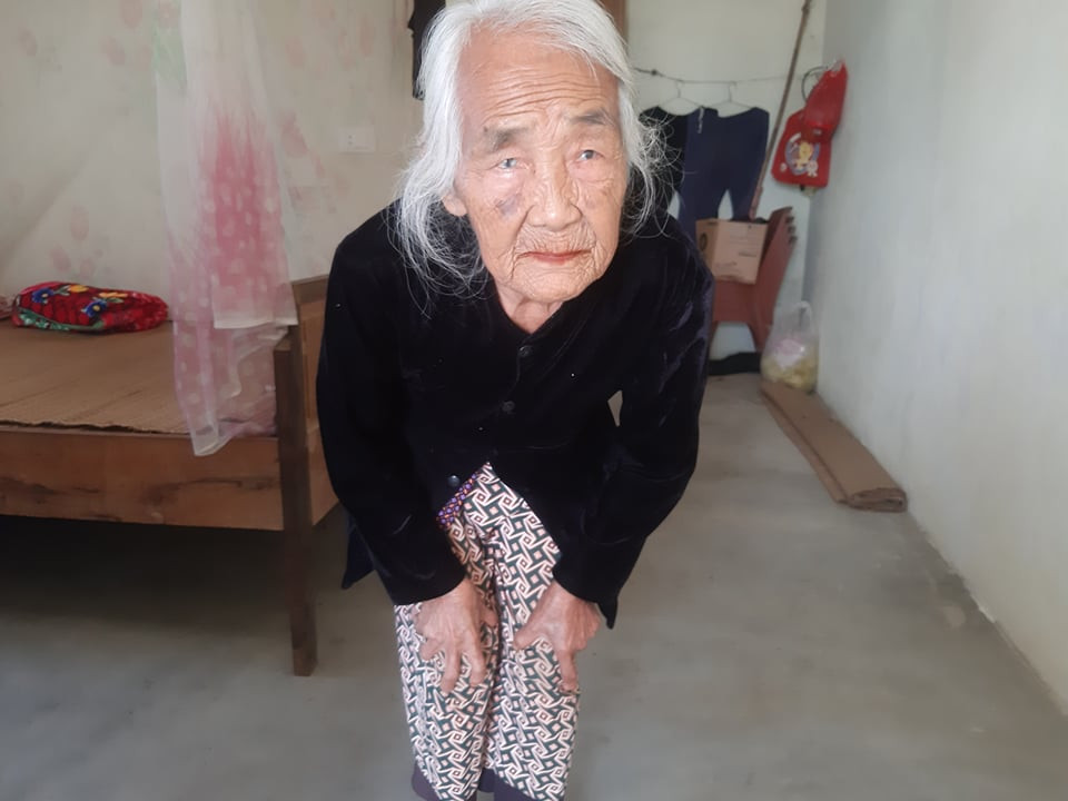 Cụ bà Trần Thị Cháu (93 tuổi) năm nay đã 93 tuổi nhưng vẫn rất còn minh mẫn, cụ chỉ sống một mình. Ảnh: Minh Thái