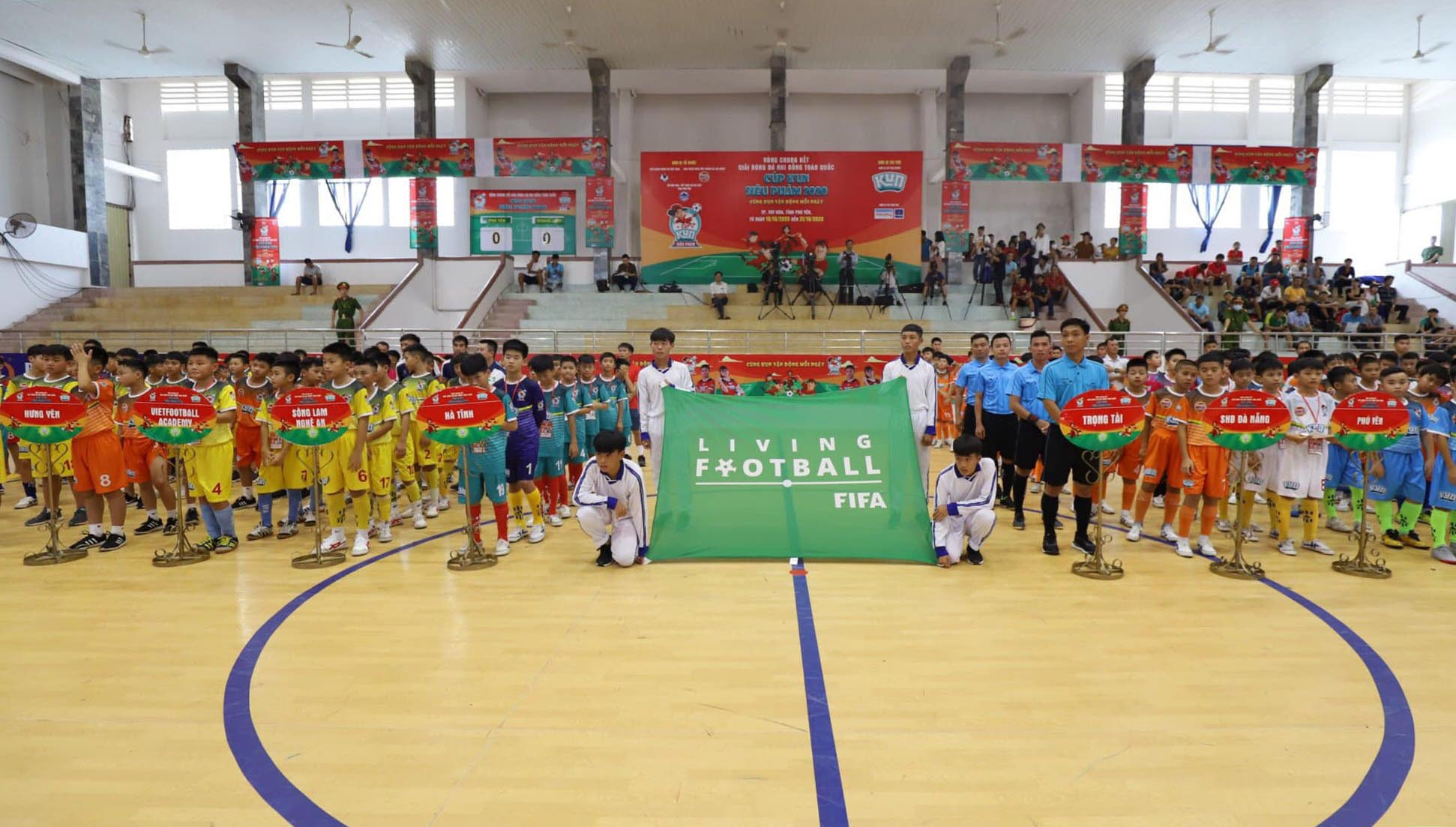 Các đội bóng tham dự VCK Giải bóng đá Nhi đồng toàn quốc 2020. Ảnh: BTC