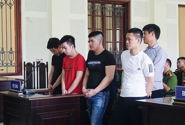 Nguyễn Văn Quý và đồng bọn tại phiên tòa.