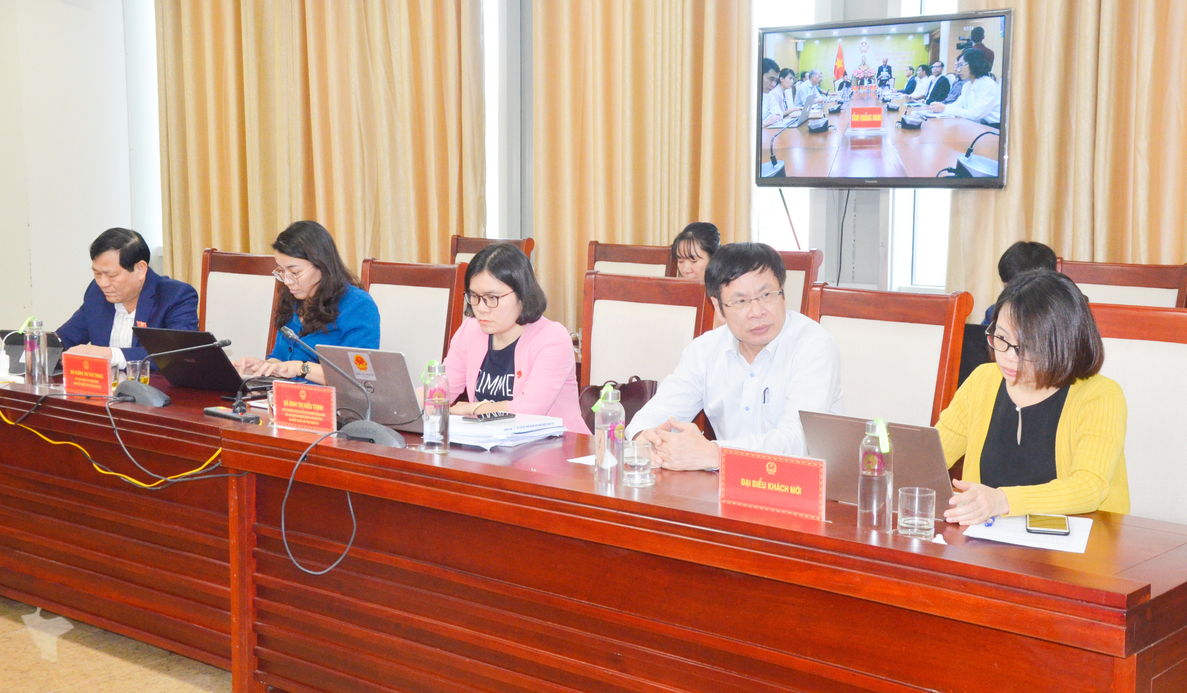 Các đại biểu tham dự phiên thảo luận tại điểm cầu Nghệ An. Ảnh: Thanh Lê