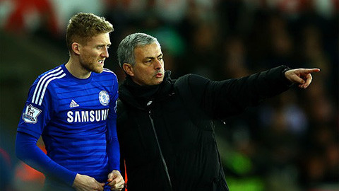 Schuerrle là cầu thủ trưởng thành từ CLB Mainz 05. Anh từng có 2 năm khoác áo Chelsea dưới thời HLV Mourinho (từ năm 2013 đến 2015) nhưng không để lại ấn tượng gì đặc biệt.