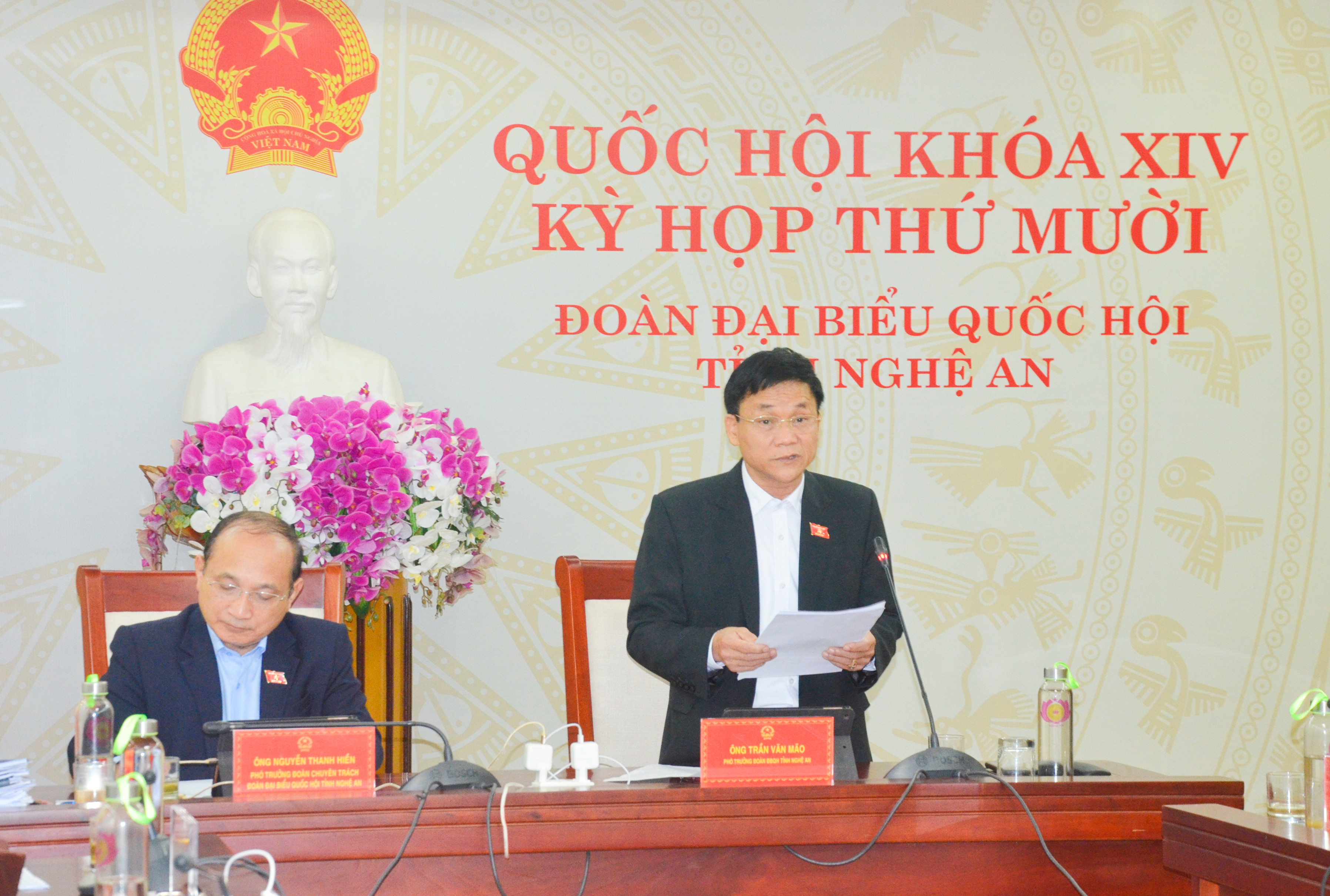 Đại biểu Trần Văn Mãophát biểu  thảo luận tại phiên họp. Ảnh: Thanh Lê
