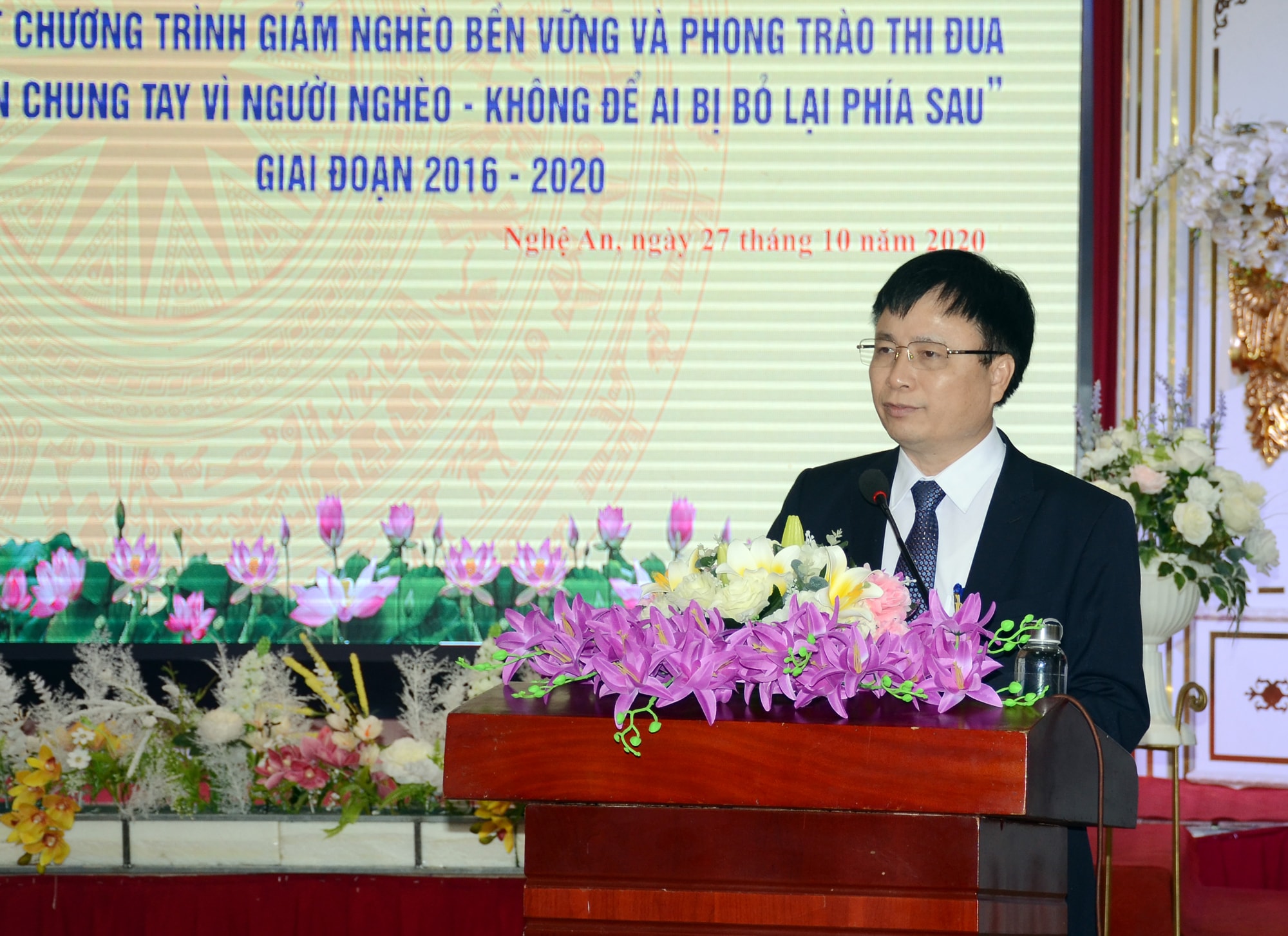 Phát biểu kết luận, đồng chí Bùi Đình Long nêu rõ: Cần đẩy mạnh hơn nữa hoạt động tuyên truyền, nâng cao nhận thức về công tác giảm nghèo cho các cấp, các ngành và người dân. Ảnh: Thành Chung