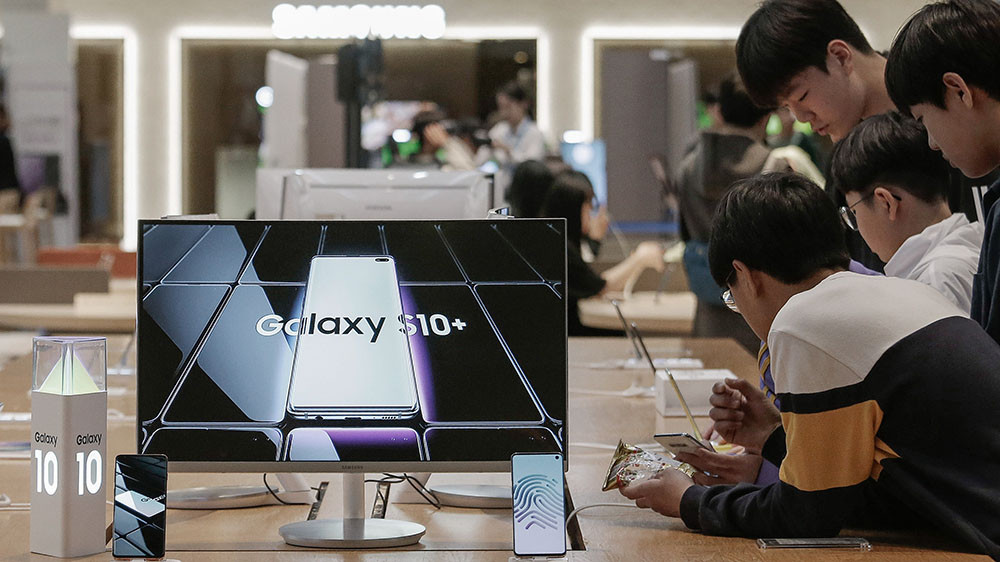 Thị trường điện thoại thông minh của Samsung đang phục hồi sau 5 năm sụt giảm, nhưng công ty phải đối mặt với những thách thức mới về chip. Ảnh: AP