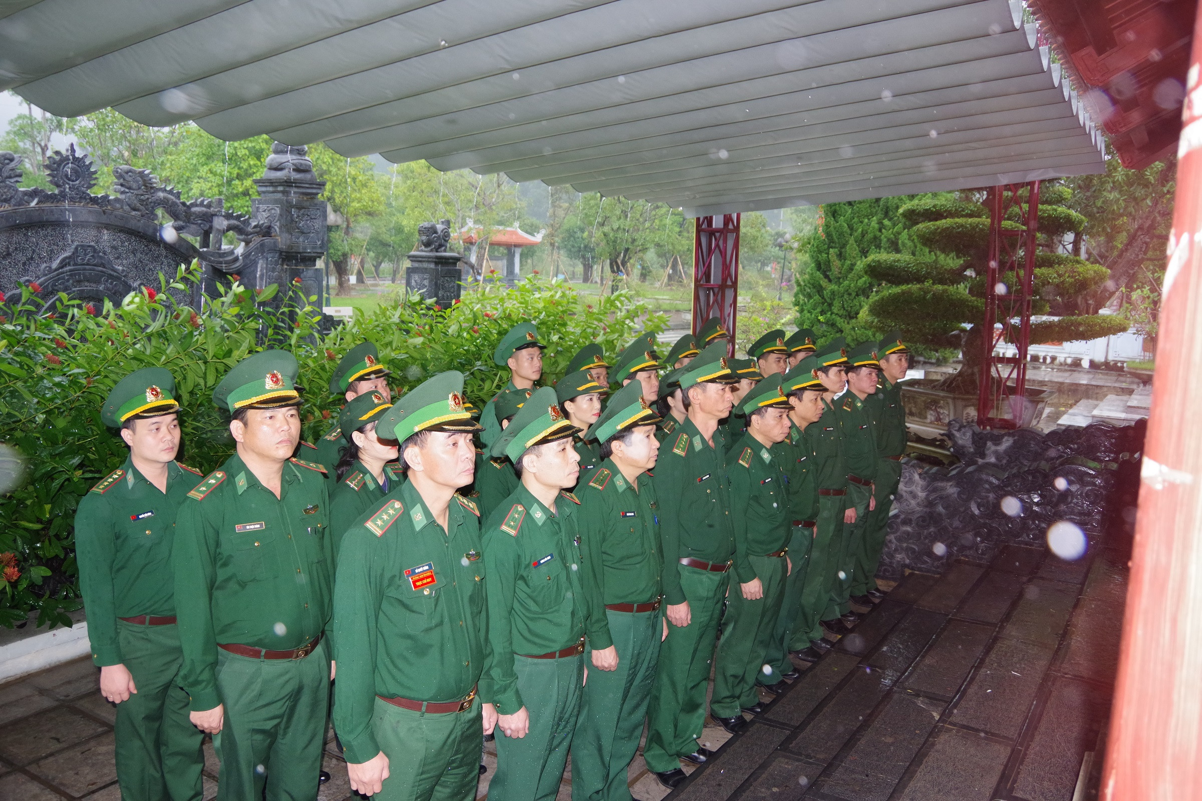 Đoàn Đại biểu BĐBP Nghệ An dâng hoa, dâng hương tại khu Di tich lịch sử Truông  Bồn. Hải Thượng