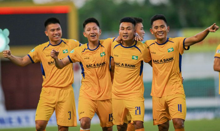 Nguyễn Sỹ Nam (số 21) ăn mừng bàn thắng vào lưới Bình Định tại vòng loại Cúp QG 2020. Ảnh: VPF