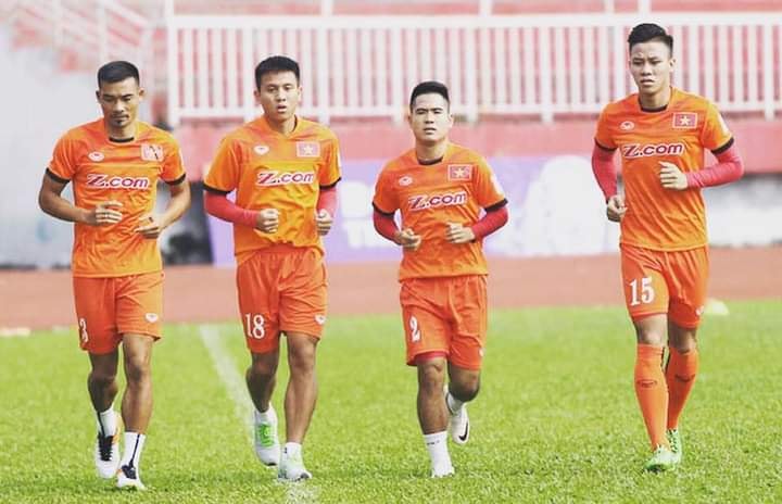 Âu Văn Hoàn (số 2) trong màu áo Đội tuyển Việt Nam tại AFF Cup 2016. Ảnh: FBNV