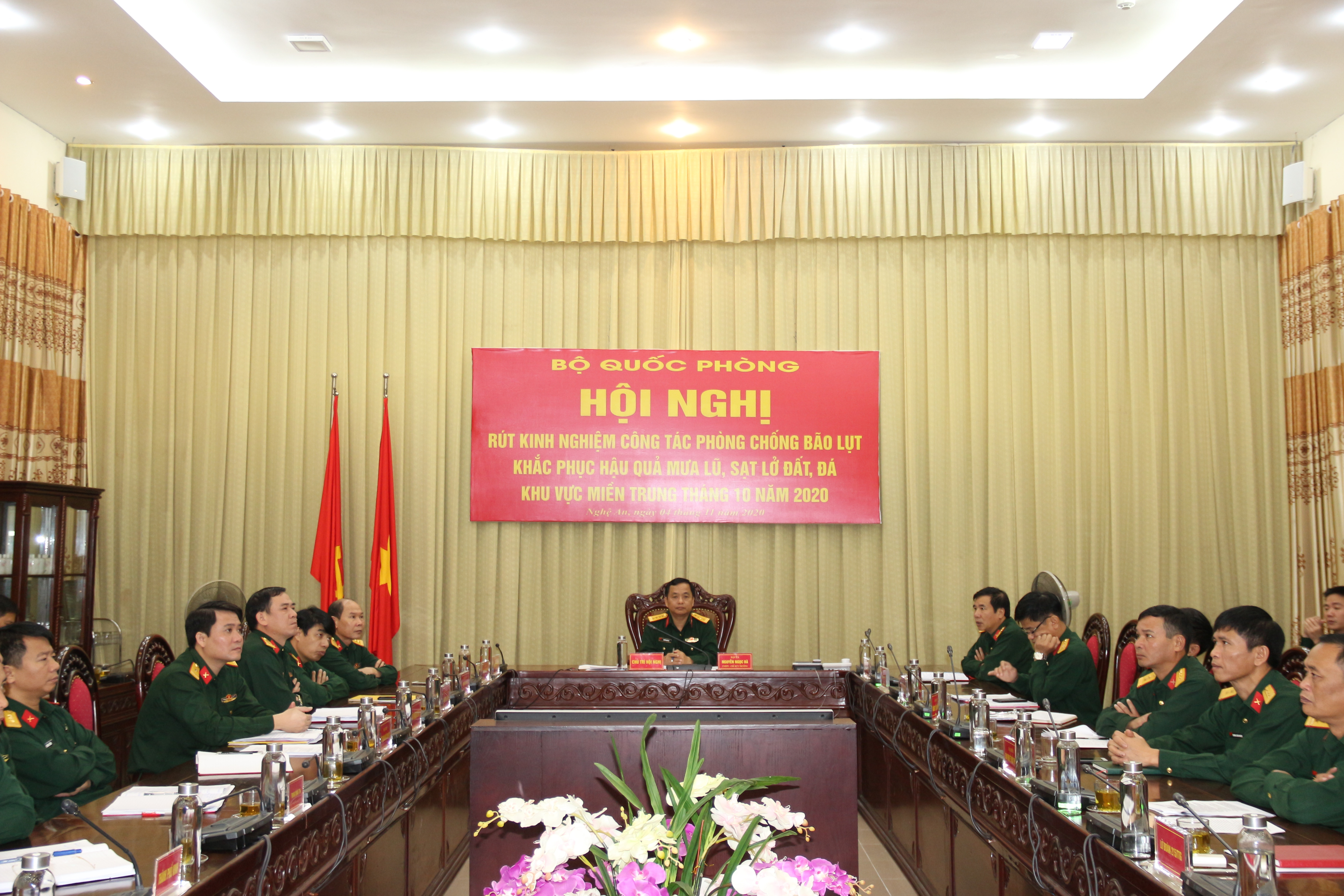 Đại tá Nguyễn Ngọc Hà, Ủy viên BTV Tỉnh ủy - Chỉ huy trưởng Bộ CHQS tỉnh chủ trì tại điểm cầu Nghệ An. 