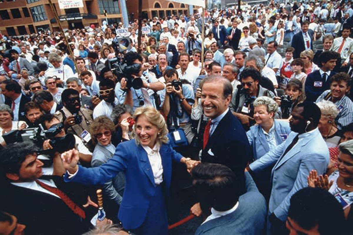 Ông Joe Biden cùng vợ, Jill Biden, vận động tranh cử năm 1988. Ảnh: Getty