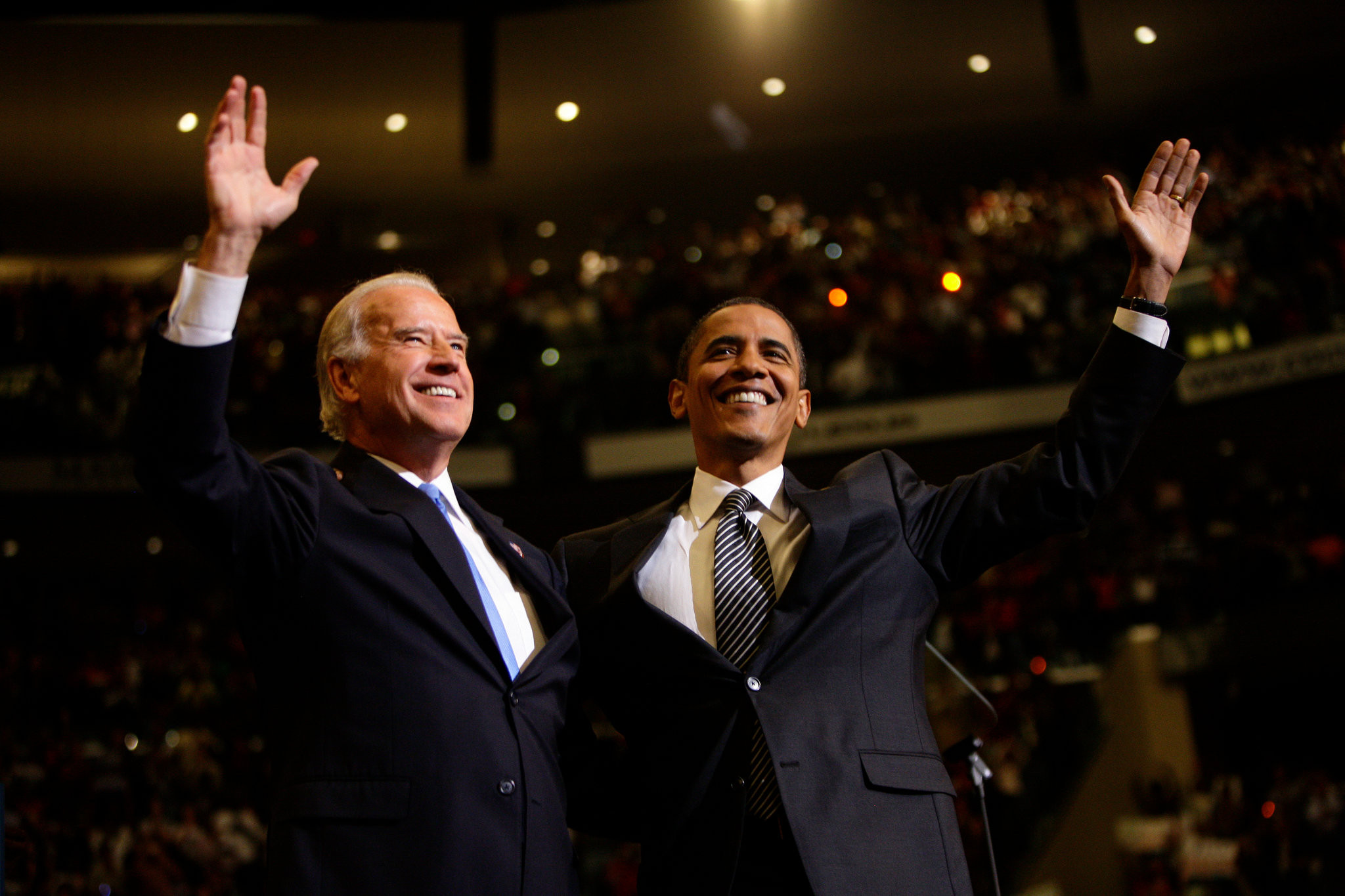 Joe Biden cùng Tổng thống Barack Obama trong lễ tuyên bố thắng cử năm 2012. Ảnh: New York Times