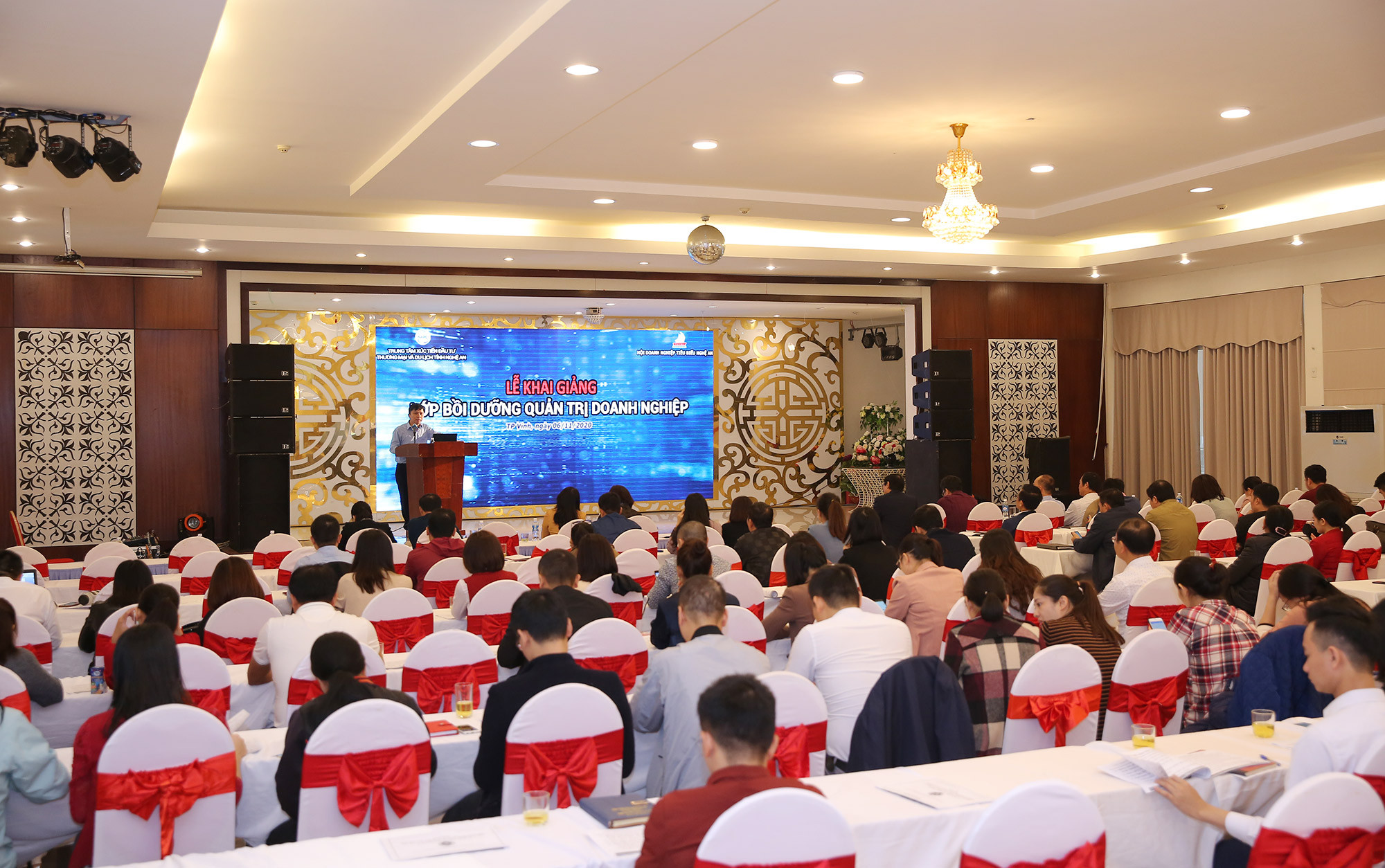 Tham dự khóa bồi dưỡng lần này có hơn 150 học viên là đại diện các doanh nghiệp trên địa bàn tỉnh Nghệ An. Ảnh: Lâm Tùng
