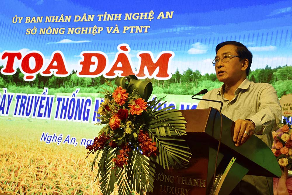 Nguyên giám đốc Sở Nông nghiệp và PTNT Nguyễn Thọ Cảnh chia sẻ về một số kinh nghiệm trong lãnh đạo, chỉ đạo phát triển sản xuất nông nghiệp. Ảnh: Phú Hương
