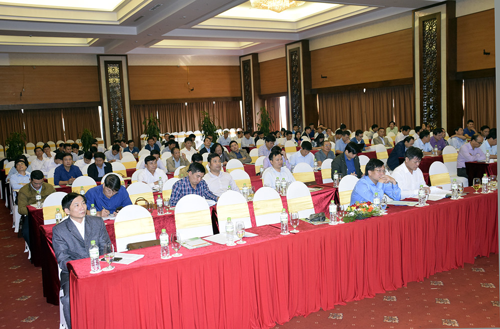 Các đại biểu tham dự hội nghị triển khai Đề án sản xuất vụ xuân 2021. Ảnh: Phú Hương