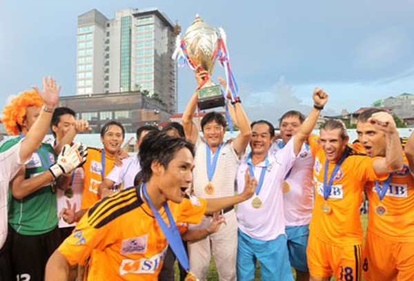 HLV Lê Huỳnh Đức đang có 2 chức vô địch V.League cùng SHB Đà Nẵng. Ảnh: Quang Thắng