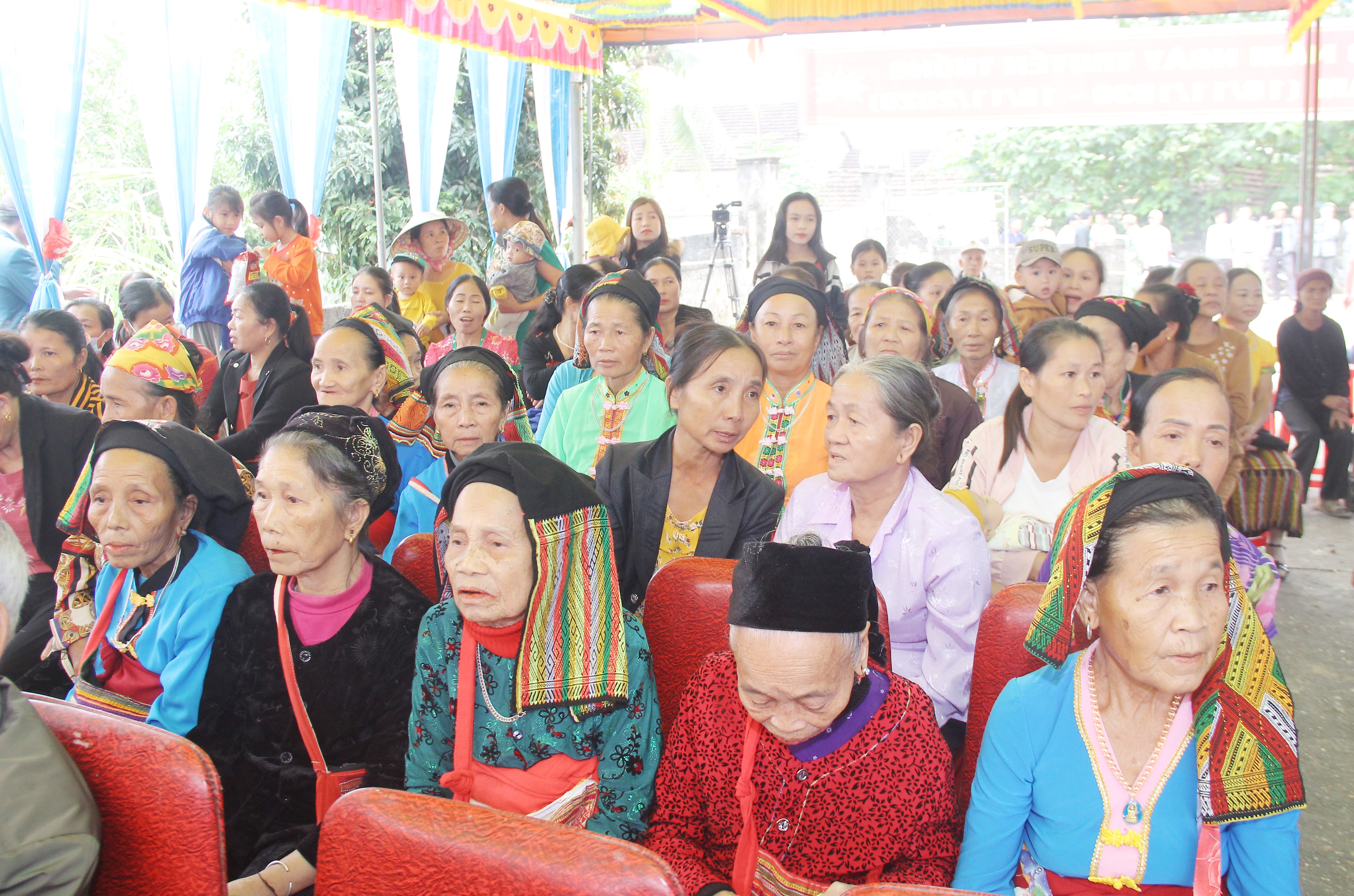 Đông đảo bà con tham gia ngày hội, Ảnh: Mai Hoa