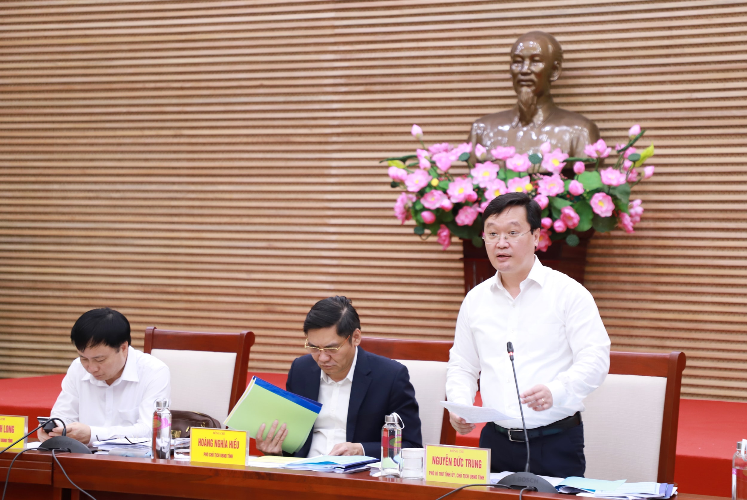 Đồng chí Nguyễn Đức Trung - Chủ tịch UBND tỉnh kết luận tại phiên họp. Ảnh: Phạm Bằng