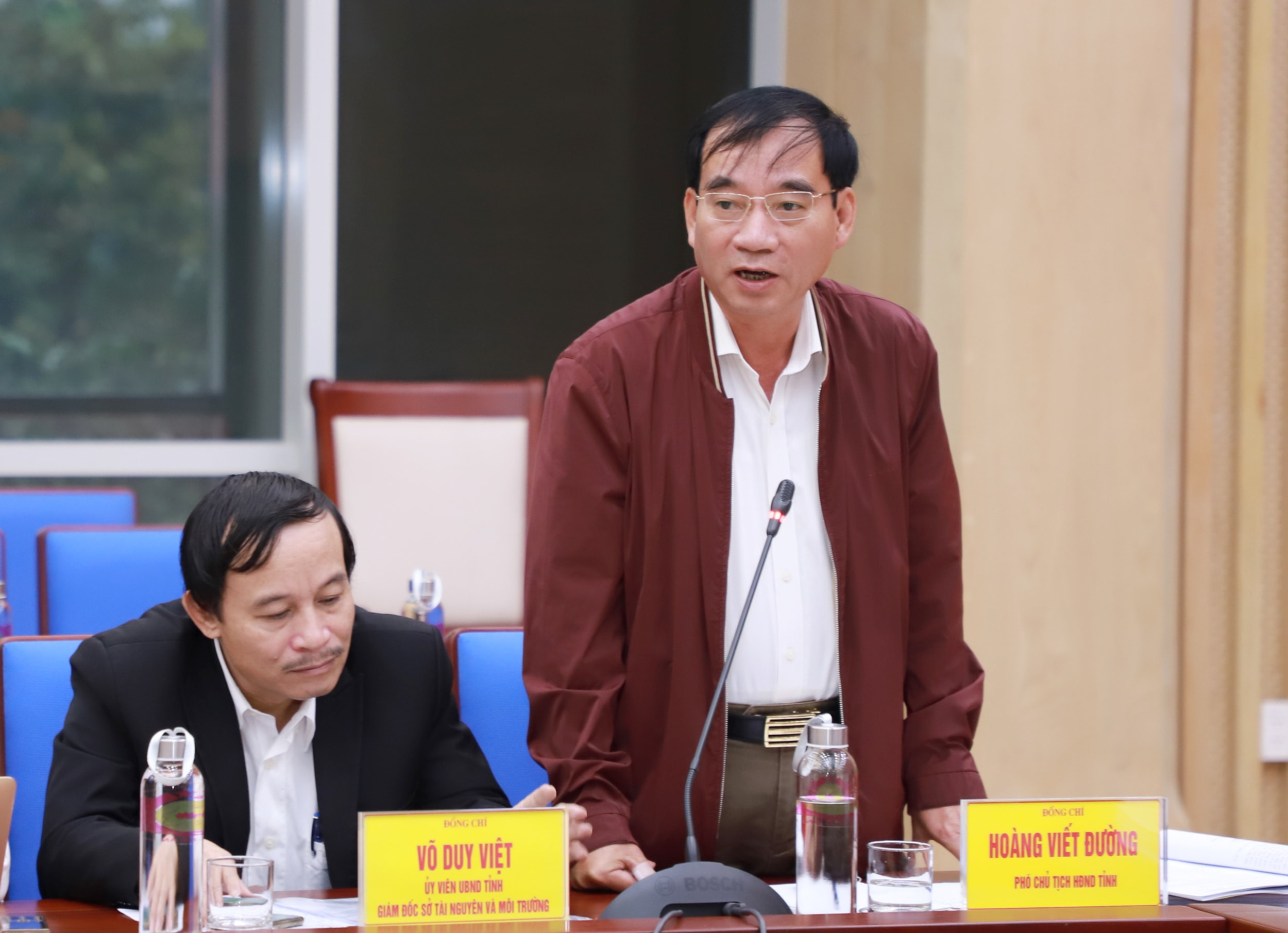 Đồng chí Hoàng Viết Đường - Phó Chủ tịch HĐND tỉnh phát biểu tại phiên họp. Ảnh: Phạm Bằng