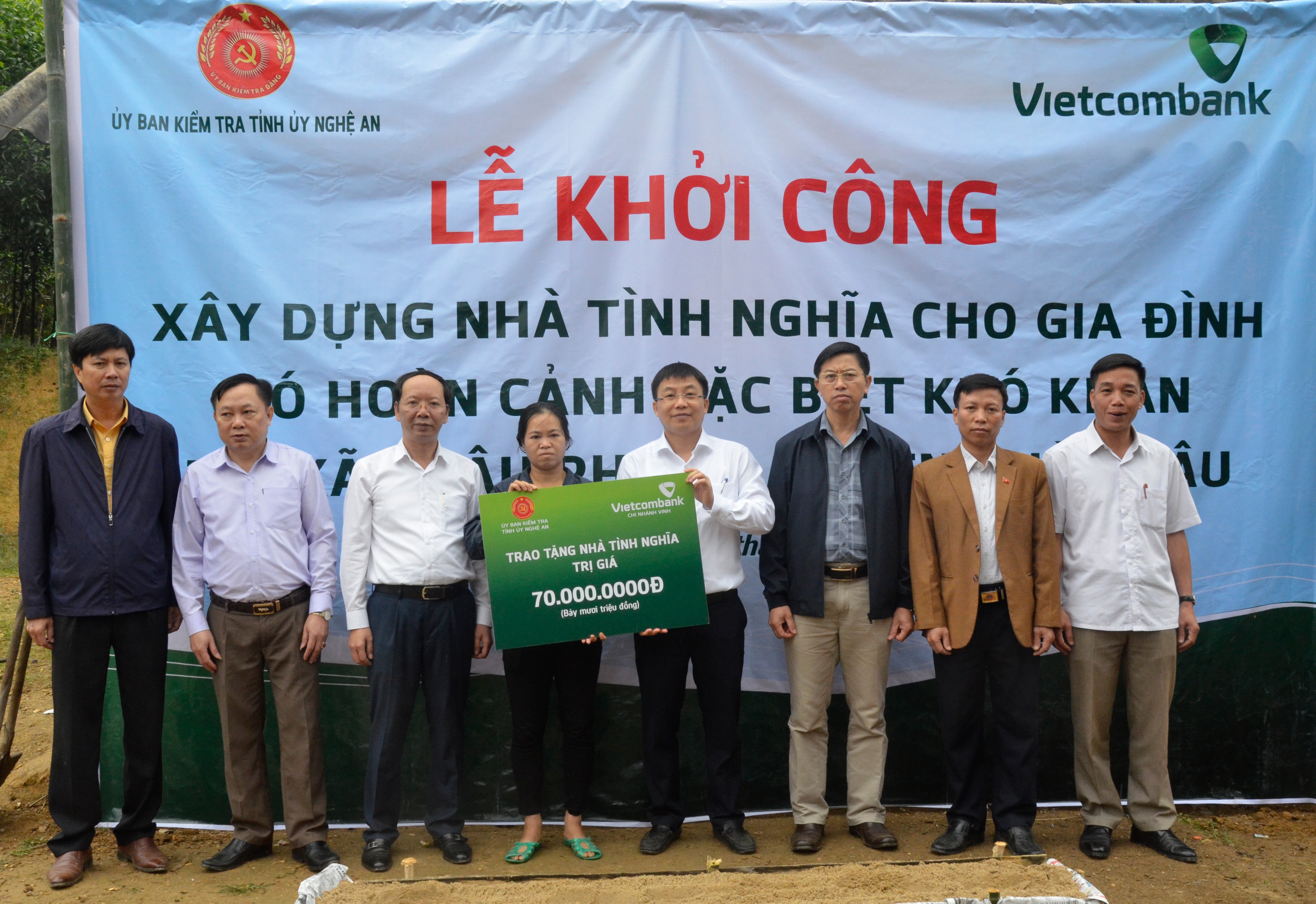 Trao nhà tình nghĩa