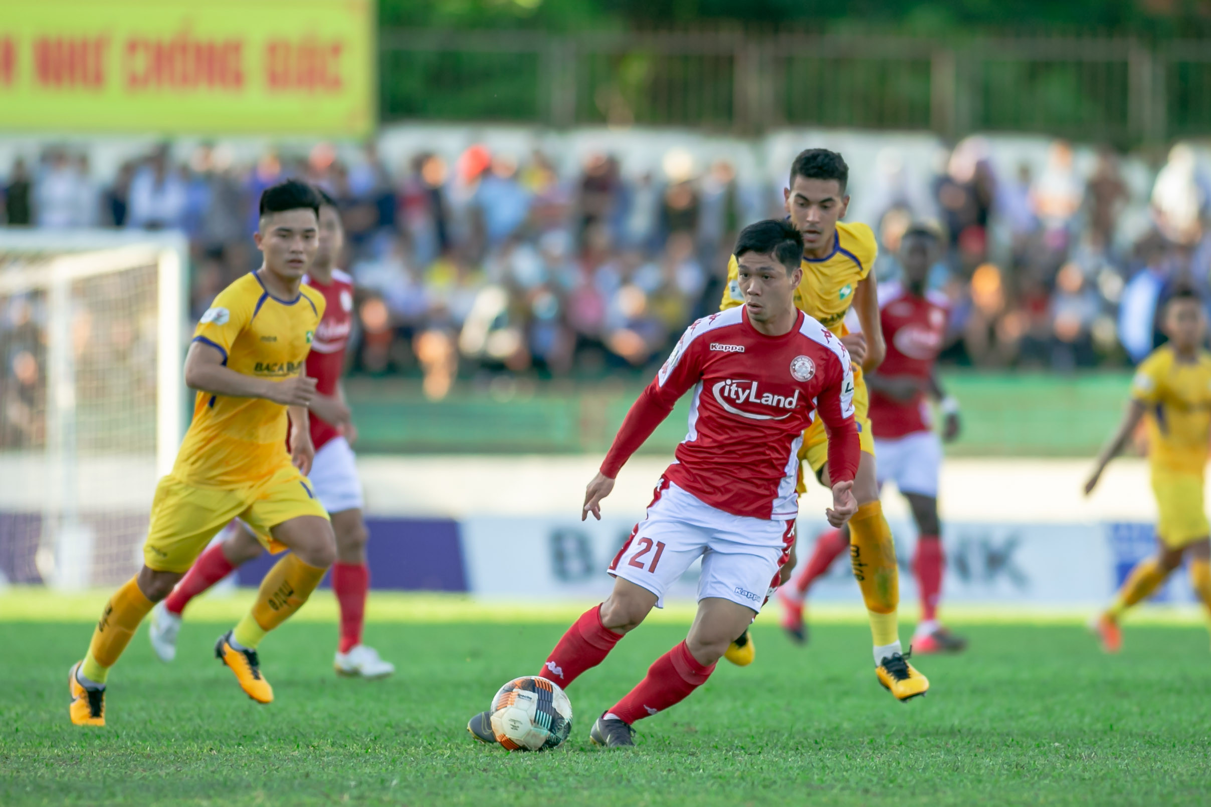 Nguyễn Công Phượng (số 21) đã trở về với đội bóng chủ quản HAGL. Ảnh: Xuân Thủy 