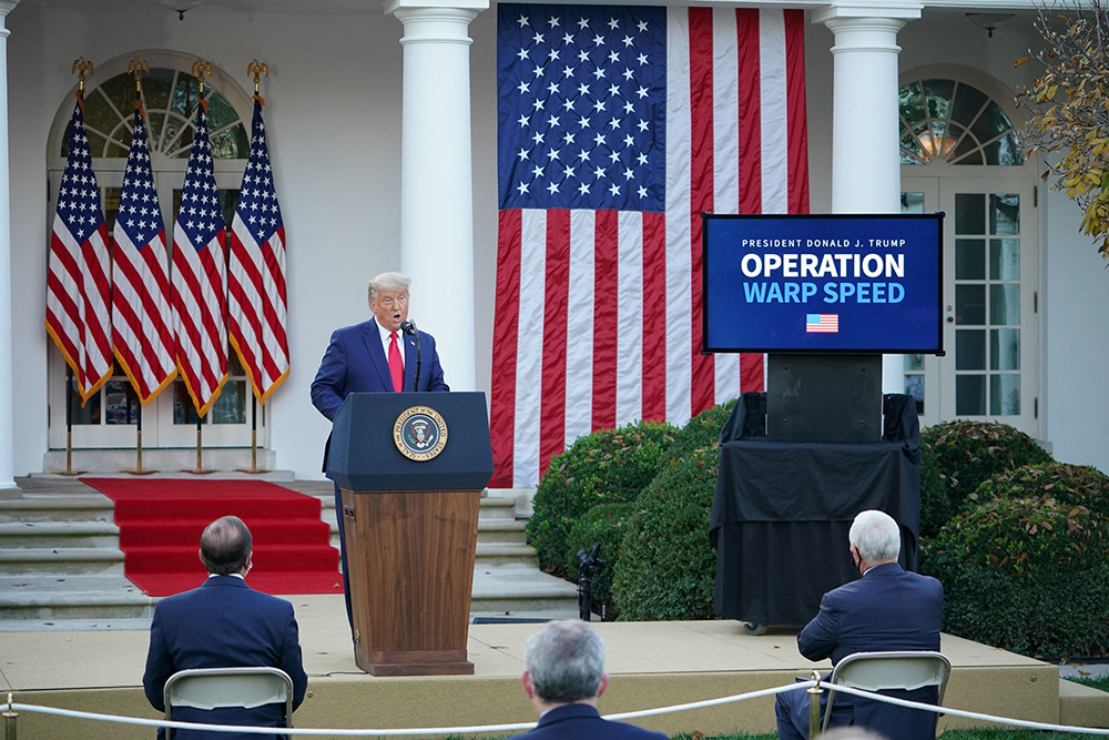 Tổng thống Donald Trump lần đầu tiên xuất hiện tại Vườn Hồng của Nhà Trắng, sau 1 tuần kể từ khi truyền thông công bố kết quả bầu cử. Ảnh: CNN