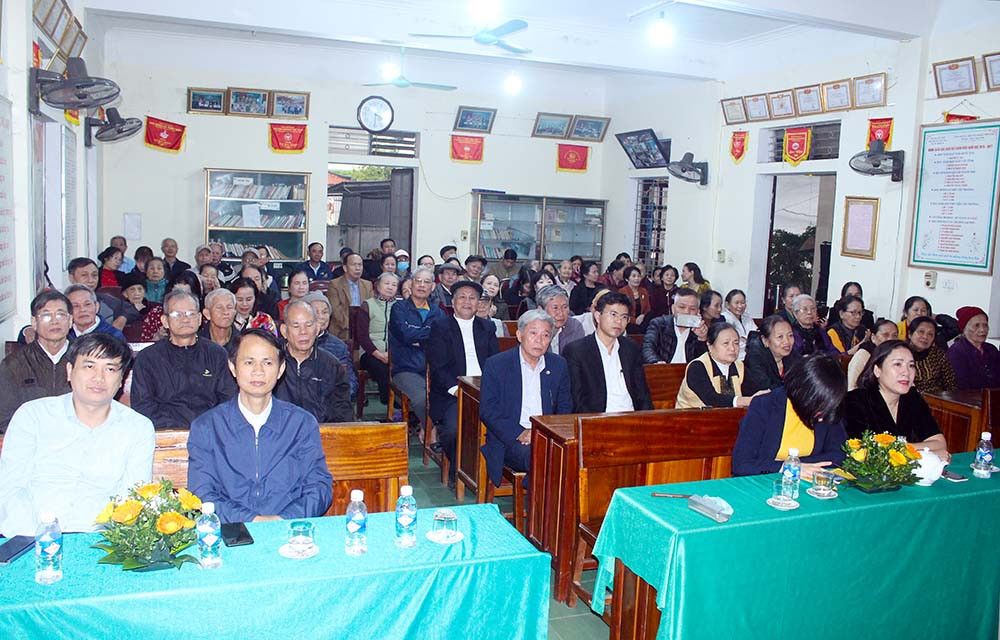 Đông đảo nhân dân khối 16 tham dự ngày hôi. Ảnh: Phú Hương
