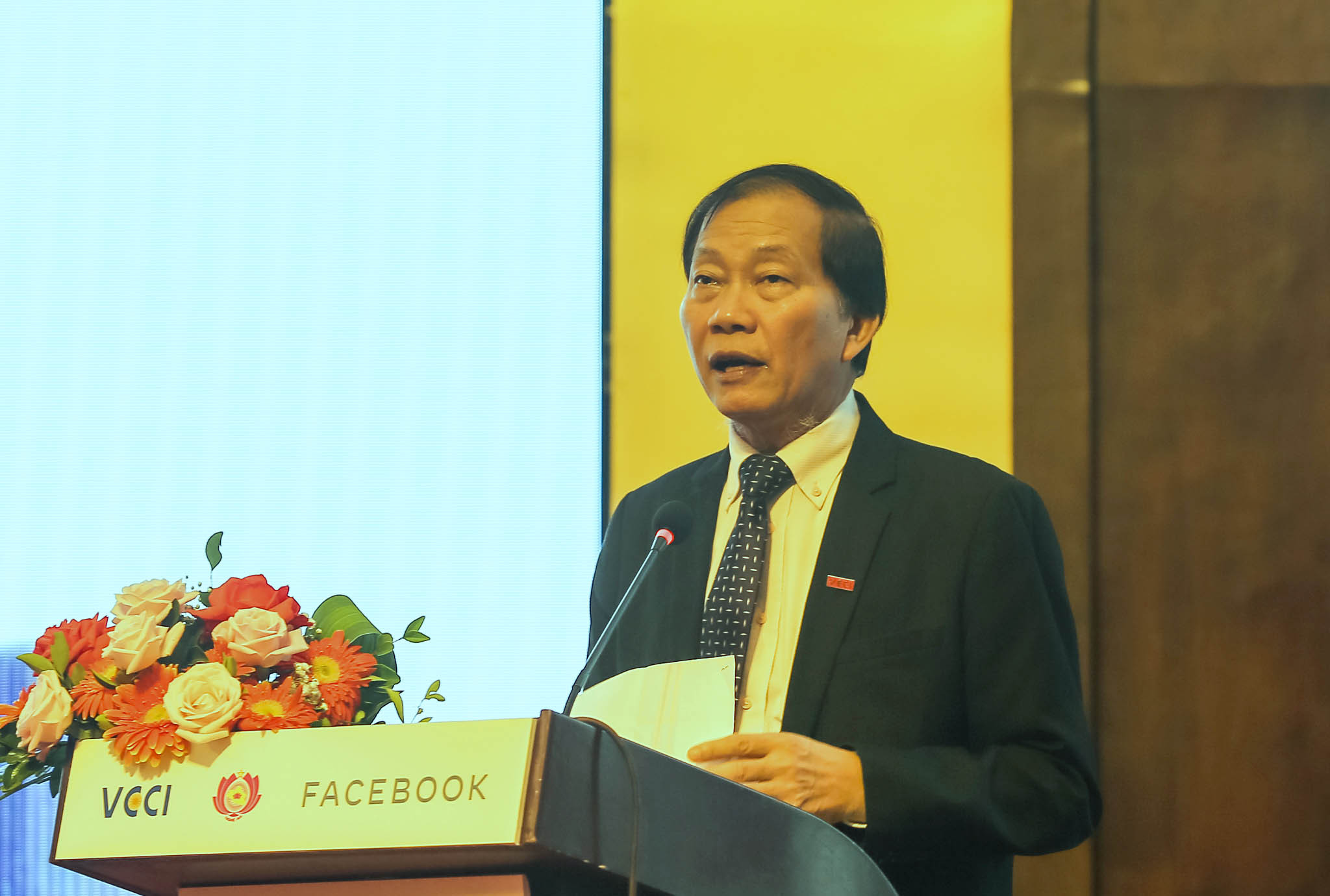 Ông Hoàng Quang Phòng - Phó Chủ tịch Phòng Thương mại và Công nghiệp Việt Nam phát biểu khai mạc. Ảnh: Lâm Tùng