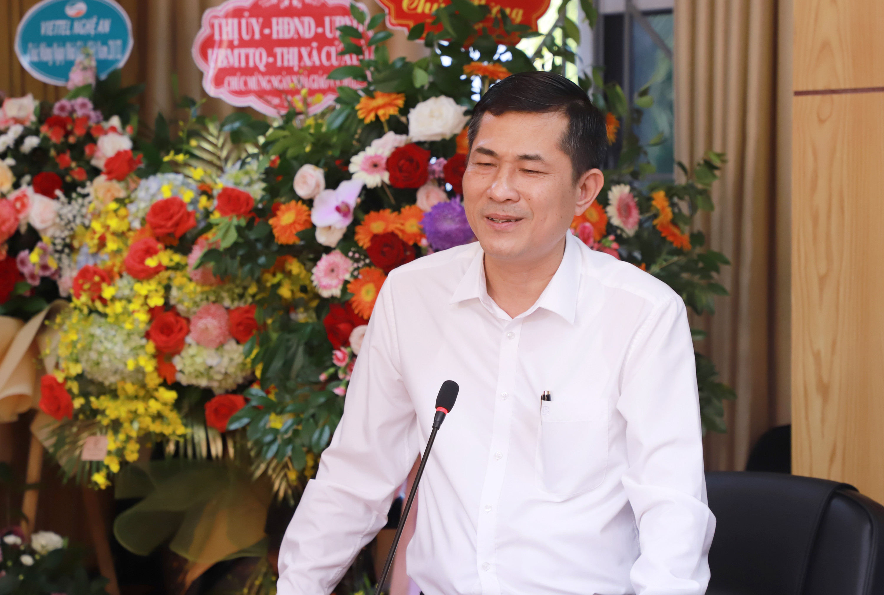 Đồng chí Thái Văn Thành - Giám đốc Sở GĐ-ĐT cảm ơn sự quan tâm của lãnh đạo tỉnh. Ảnh: Phạm Bằng