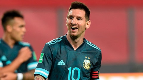 Messi đã cân bằng số lần khoác áo tuyển Argentina với huyền thoại Javier Zanetti (142). Siêu sao 33 tuổi giờ sẽ hướng tới xô đổ kỷ lục mà Mascherano đang nắm giữ với tổng cộng 147 lần thi đấu cho Albiceleste. 