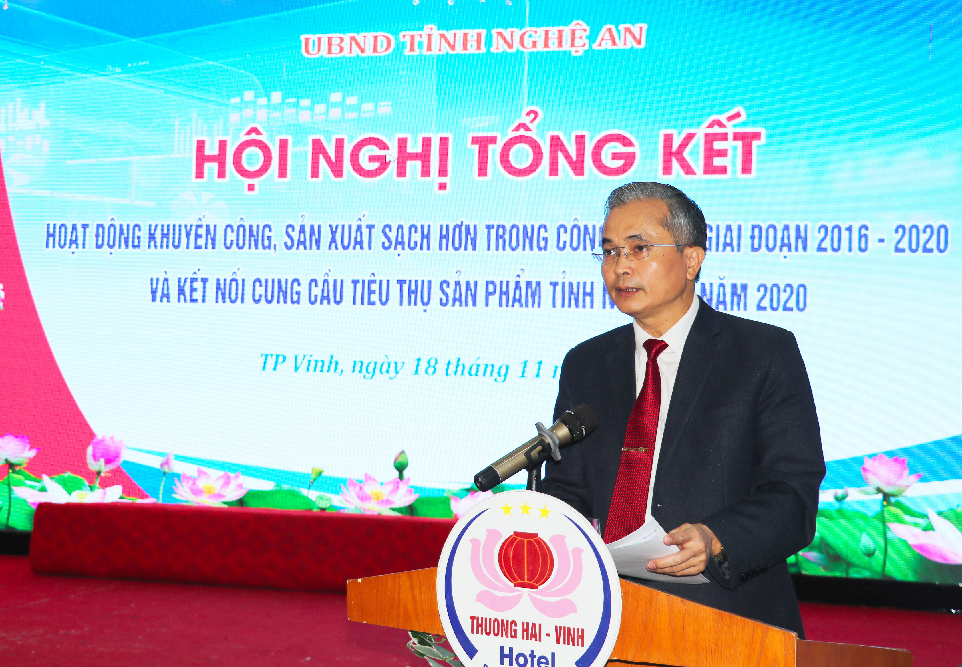 Phó chủ tịch UBND tỉnh Lê Ngọc Hoa phát biểu. Ảnh Thu Huyền