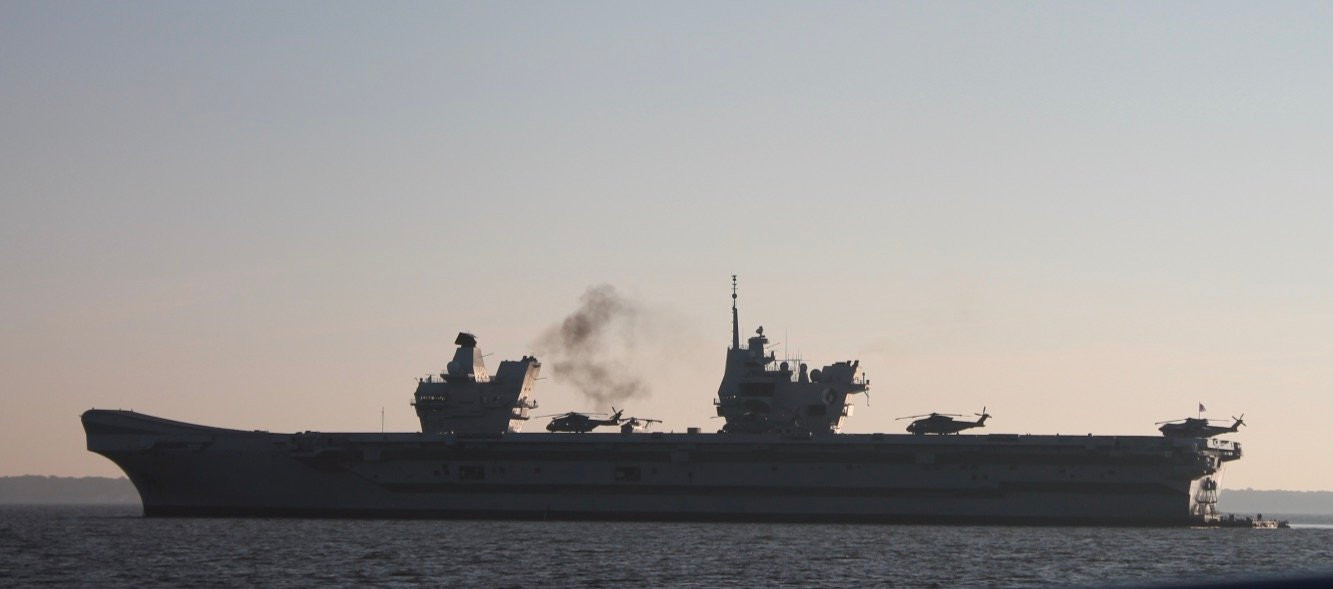 Tàu sân bay HMS Queen Elizabeth của Anh ở Vịnh Chesapeake, bên ngoài Annapolis. Ảnh: USNI
