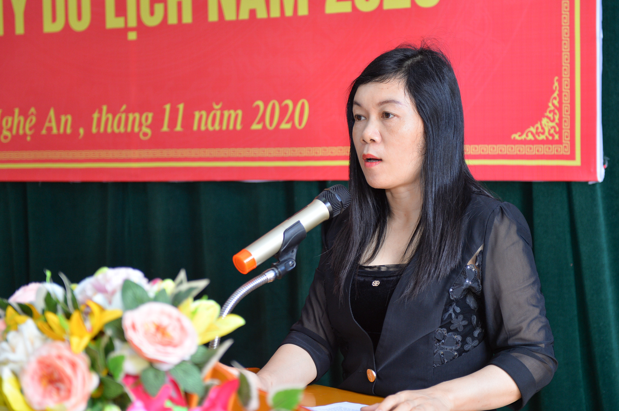 Đồng chí Quách Thị Cường - Phó Giám đốc Sở VH&TT tỉnh phát biểu tại hội nghị.