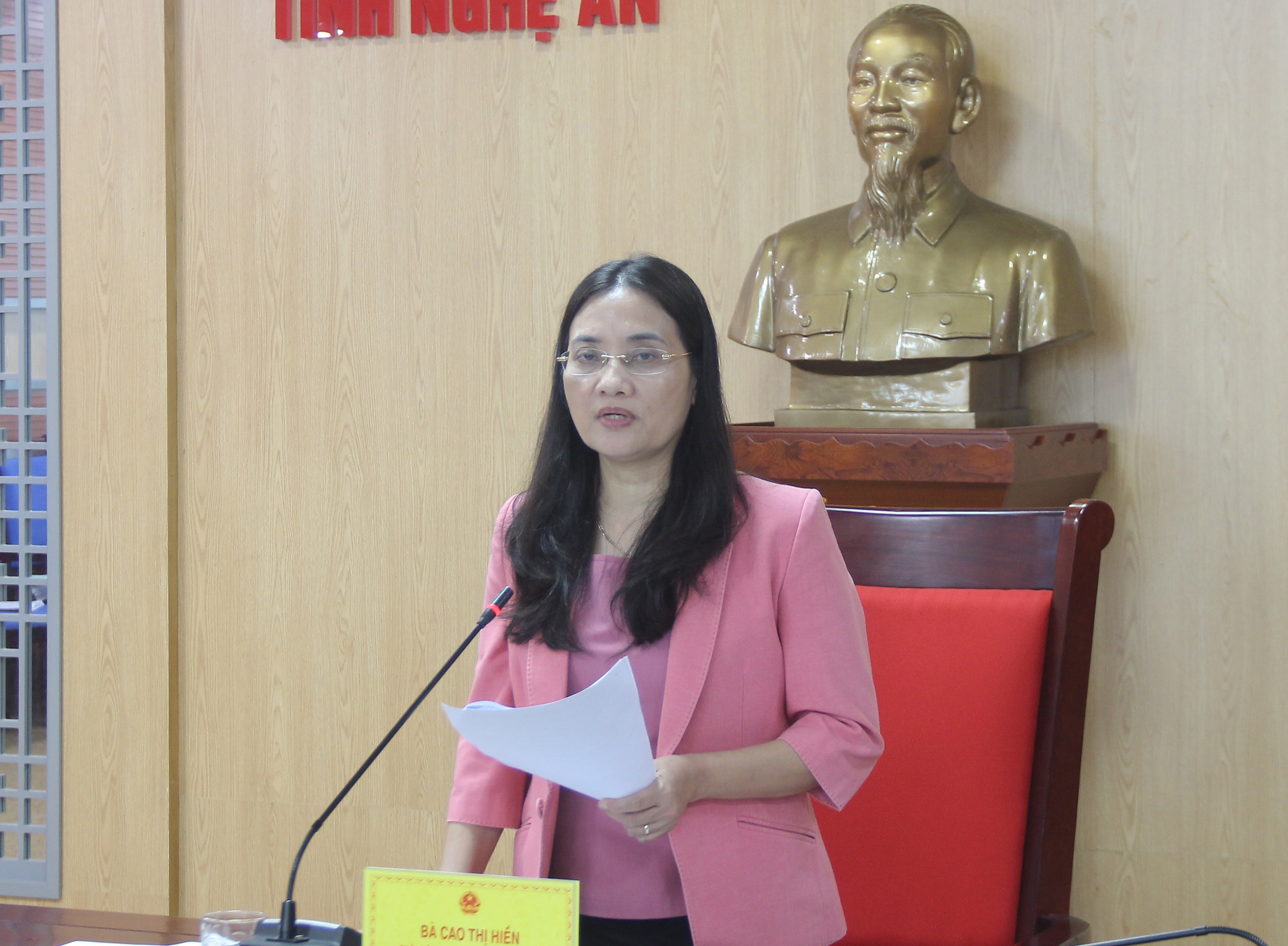 Đồng chí Cao Thị Hiền - Phó Chủ tịch HĐND tỉnh kết luận phần thảo luận nội dung chất vấn. Ảnh: Mai Hoa