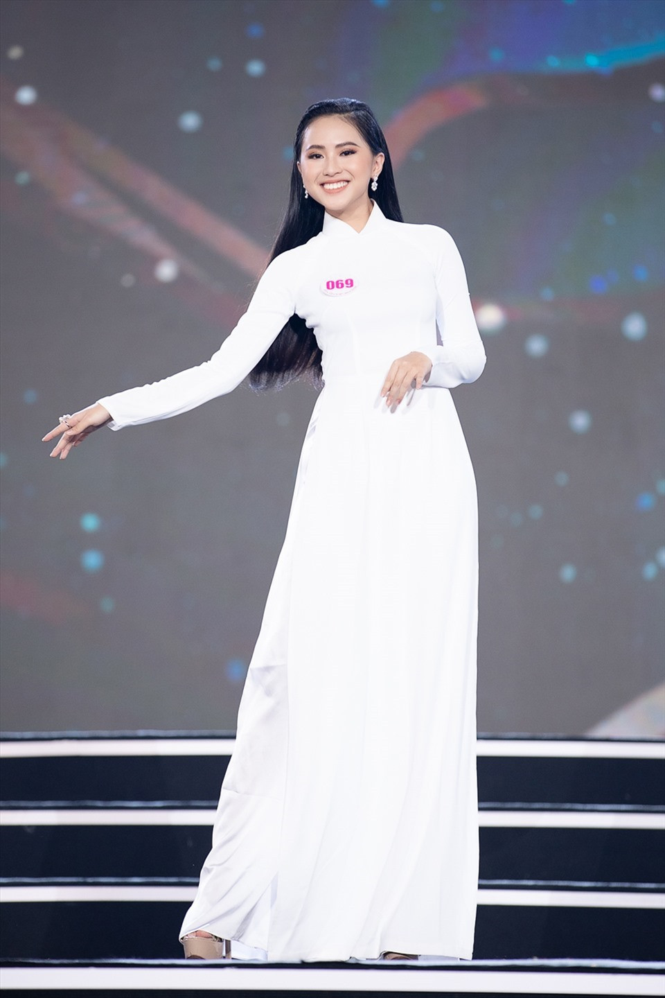 Phù Bảo Nghi sinh năm 2001, đến từ Thành phố Hồ Chí Minh là một trong những người đẹp tạo được ấn tượng khi bước ra khỏi cuộc thi Hoa hậu Việt Nam 2020.