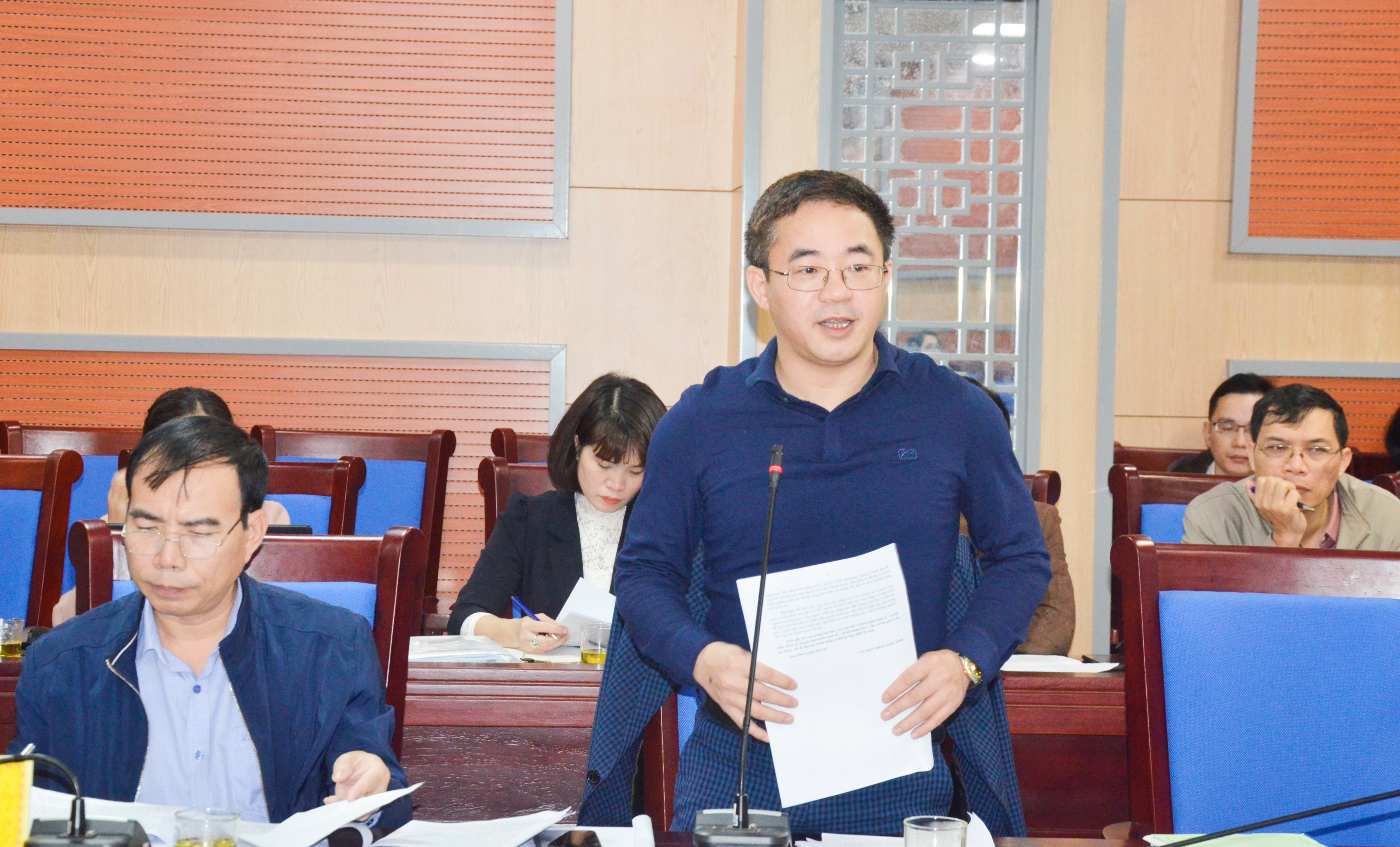 Giám đốc Sở Kế hoạch và Đầu tư Nguyễn Xuân Đức báo cáo 