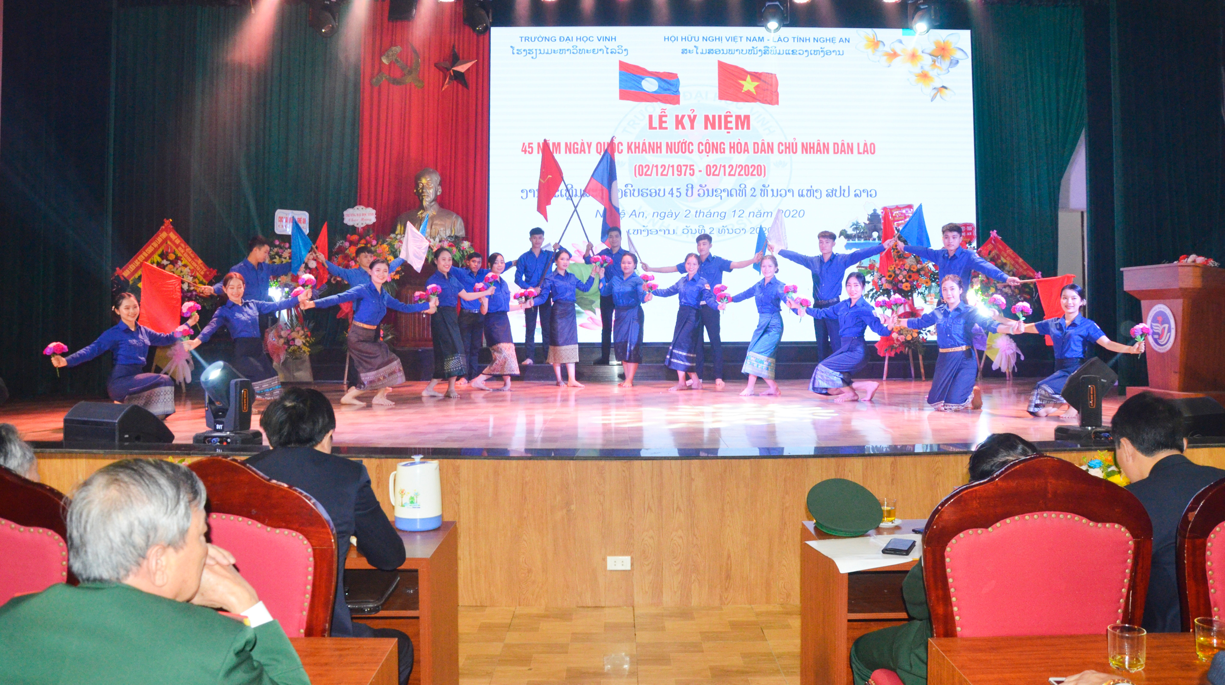 Chương trình văn nghệ của lưu học sinh Lào chào mừng 54 Quốc khánh