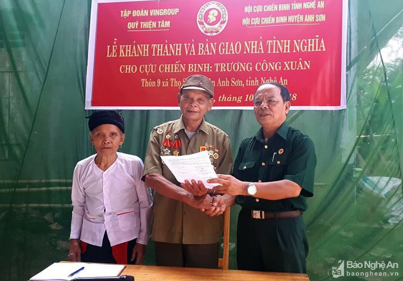 Hội CCB huyện Anh Sơn đã tổ chức lễ khánh thành và bàn giao nhà tình nghĩa cho cựu chiến binh Trương Công Xuân tại thôn 9, xã Thọ Sơn.