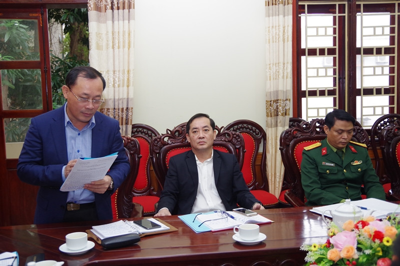 Đồng chí Phan Đức Đồng, Ủy viên BTV Tỉnh ủy, Bí thư Thành ủy Vinh phát biểu tại buổi làm việc 