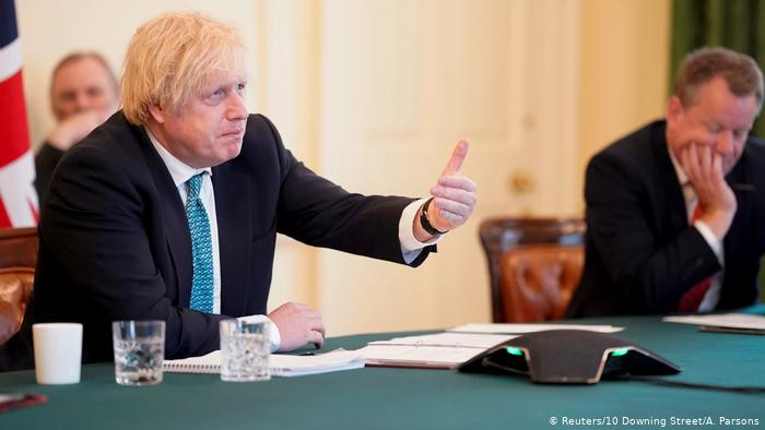Ông Boris Johnson và bà Ursula von der Leyen sẽ tiếp tục đàm phán do vẫn còn nhiều bất đồng song phương. Ảnh: Reuters