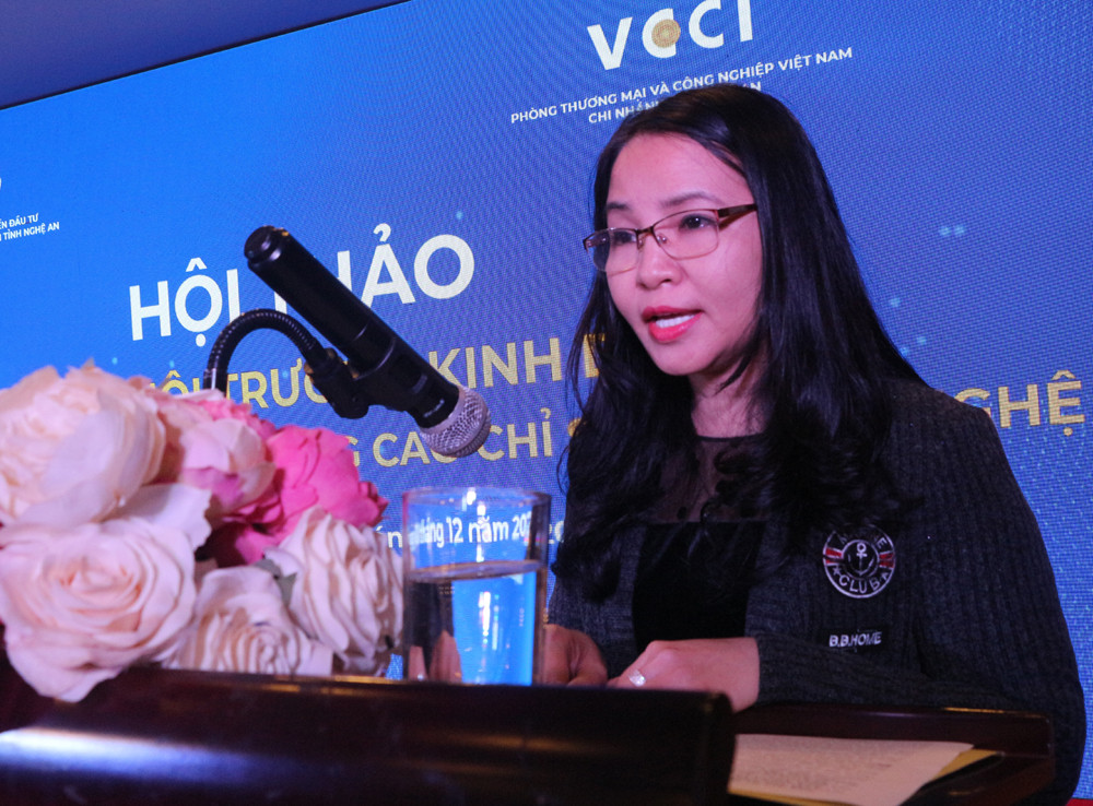 Bà Đào Thị Kim Hoa -Phó Giám đốc Phụ trách VCCI Chi nhánh Nghệ An phát biểu khai mạc hội thảo. Ảnh: Nguyễn Hải