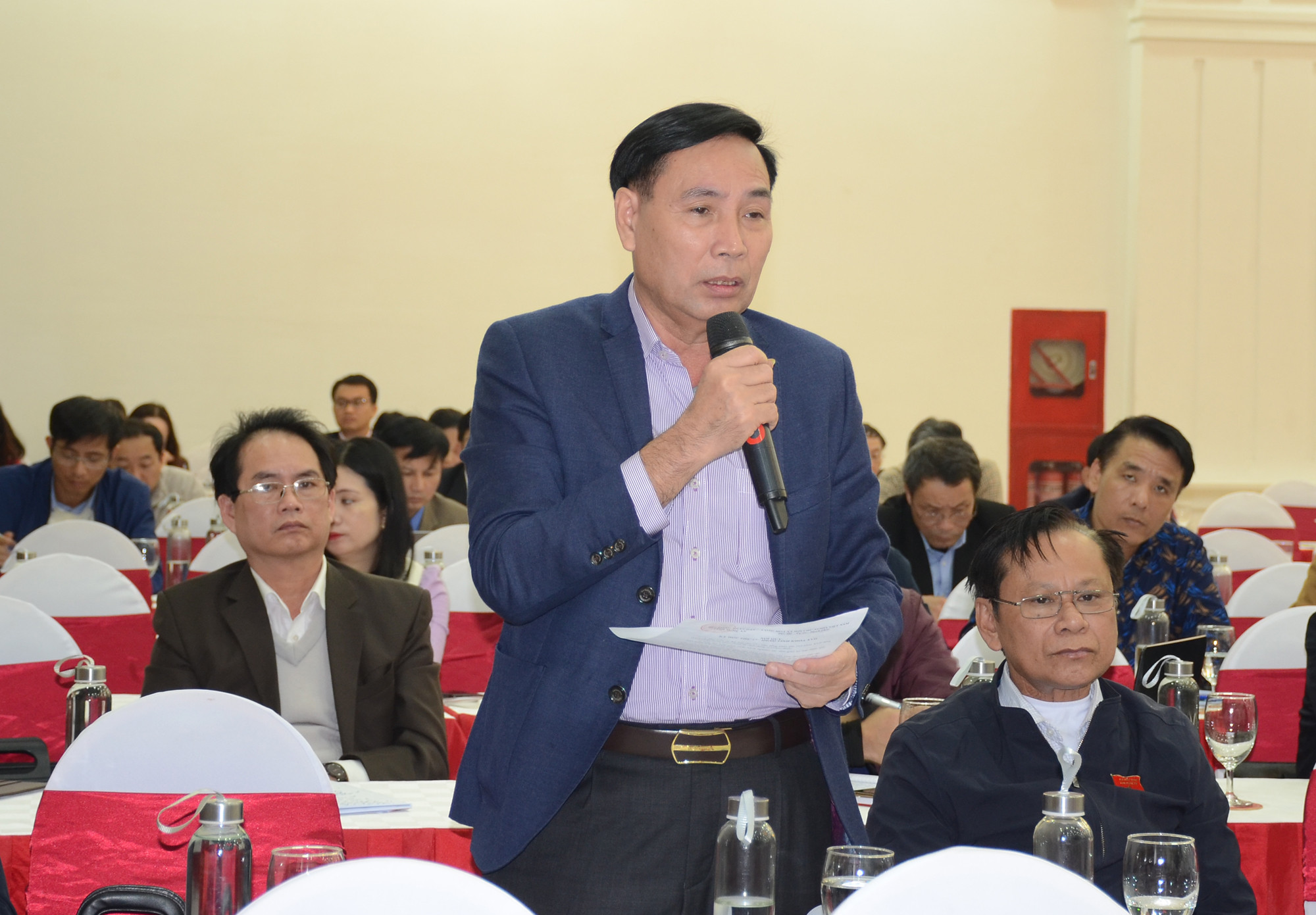 Đại biểu Nguyễn Đình Tùng, Chủ tịch UBND huyện Quỳ Hợp. Ảnh Thành Chung