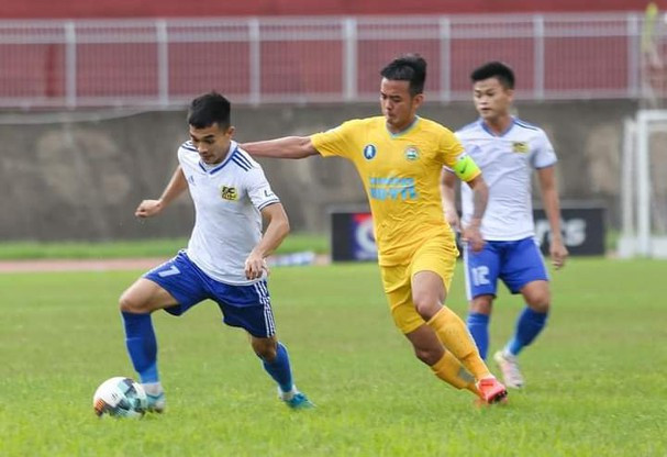 Nguyễn Văn Đức (áo vàng) thi đấu cho Tây Ninh tại Giải hạng Nhất Quốc gia 2020. Ảnh: NVCC 