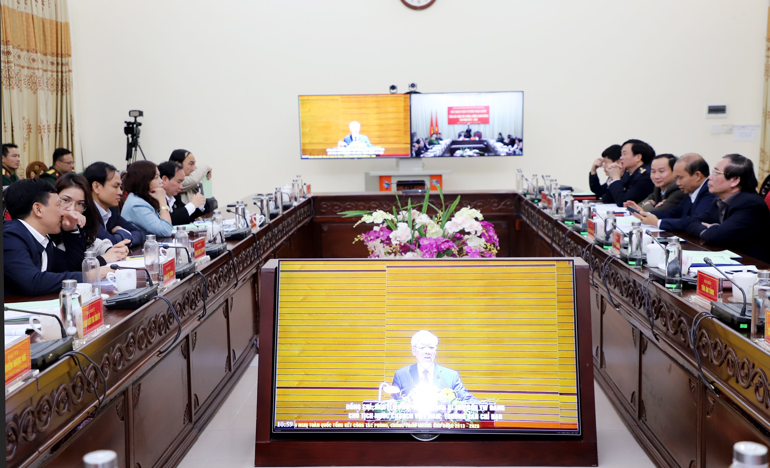 Các đại biểu tại điểm cầu Nghệ An. Ảnh: Phạm Bằng