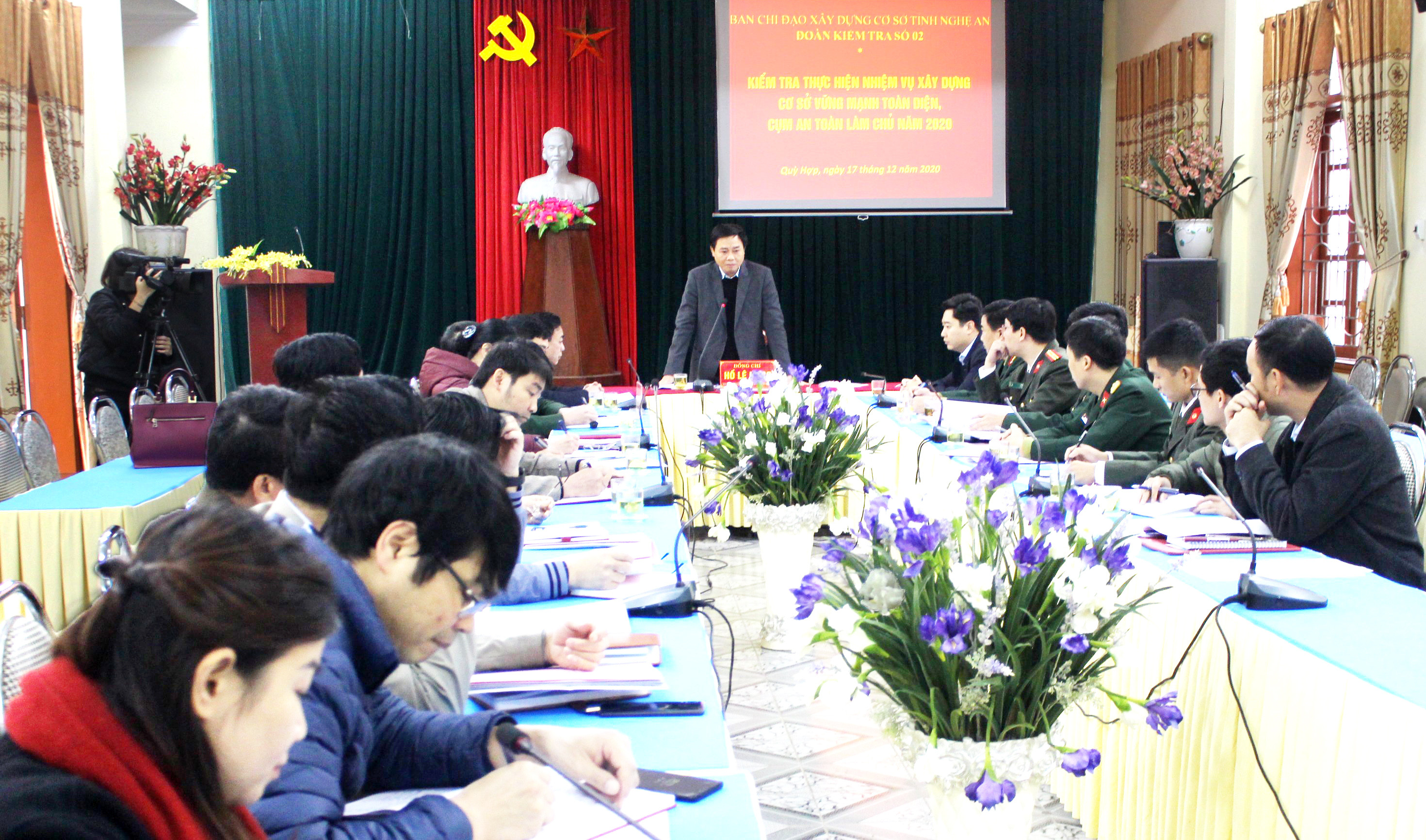 Quang cảnh buổi làm việc giữa đoàn kiểm tra của tỉnh với lãnh đạo huyện Quỳ Hợp. Ảnh Minh Nguyệt