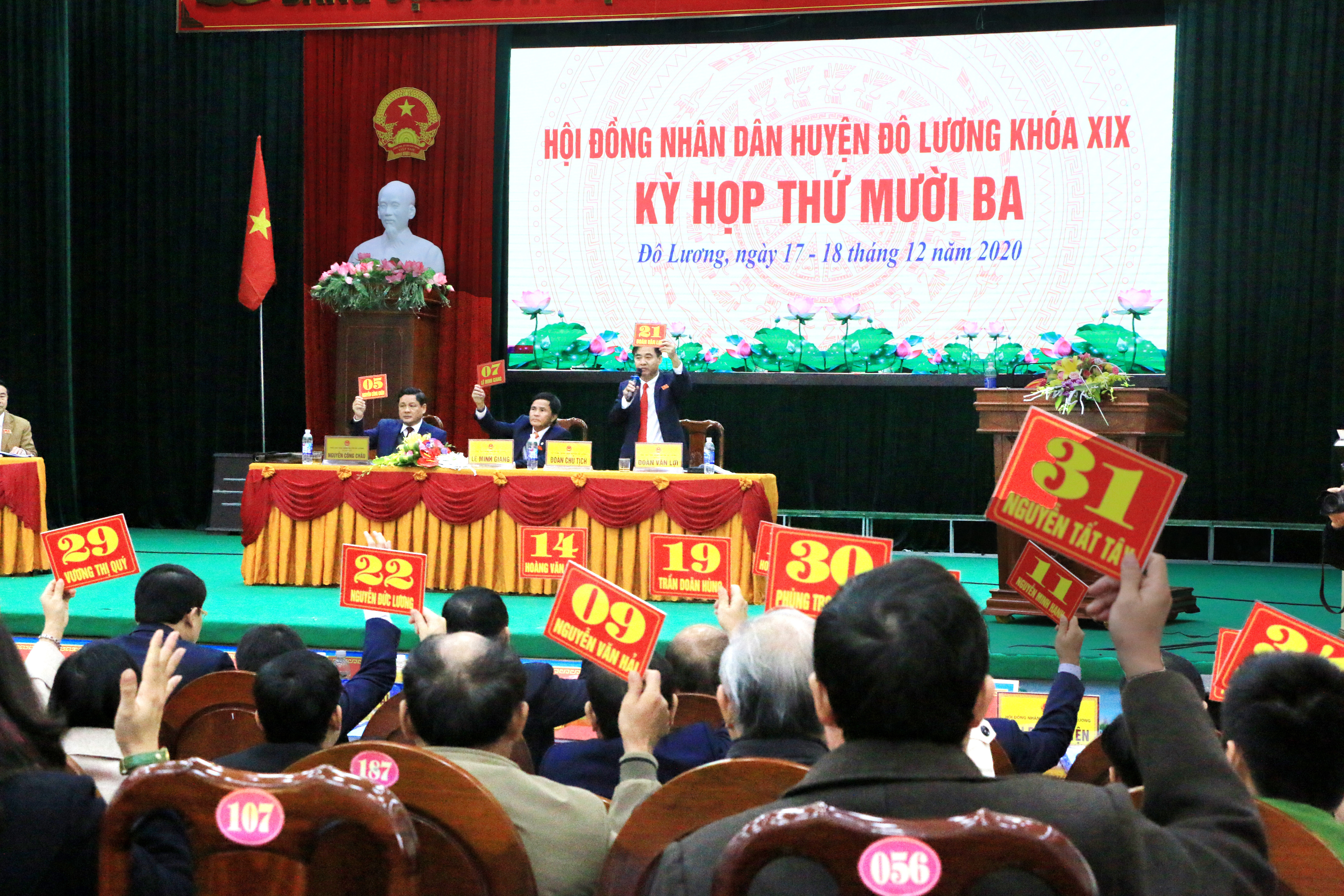 Quang cảnh kỳ họp HĐND huyện Đô Lương. Ảnh Hữu Hoàn