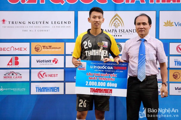 Thủ môn Nguyễn Thành Huy luôn có mặt trong đội hình xuất phát của U21 SLNA. Ảnh: Bá Tuấn