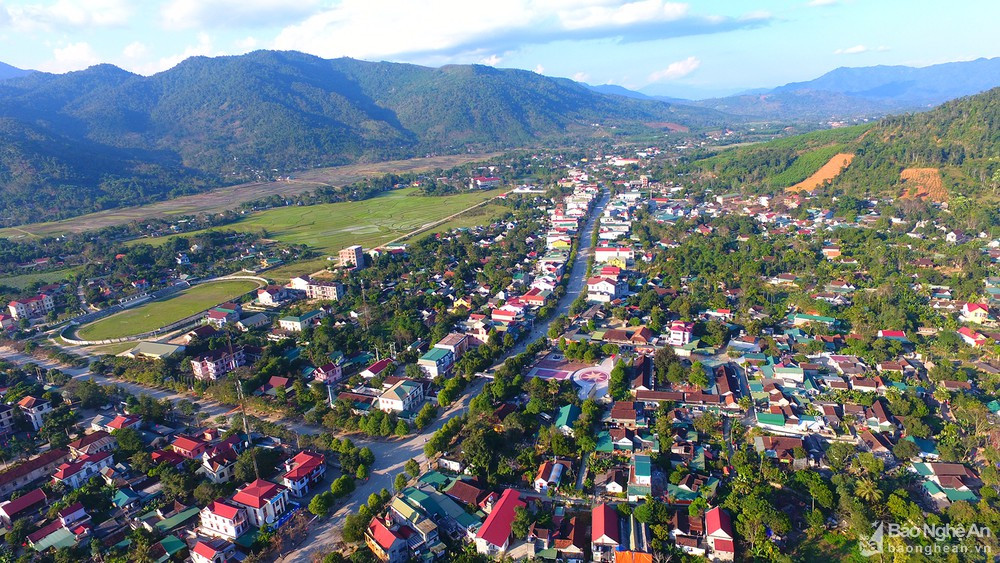 Trung tâm huyện Quế Phong nhìn từ trên cao. Ảnh: Sách Nguyễn