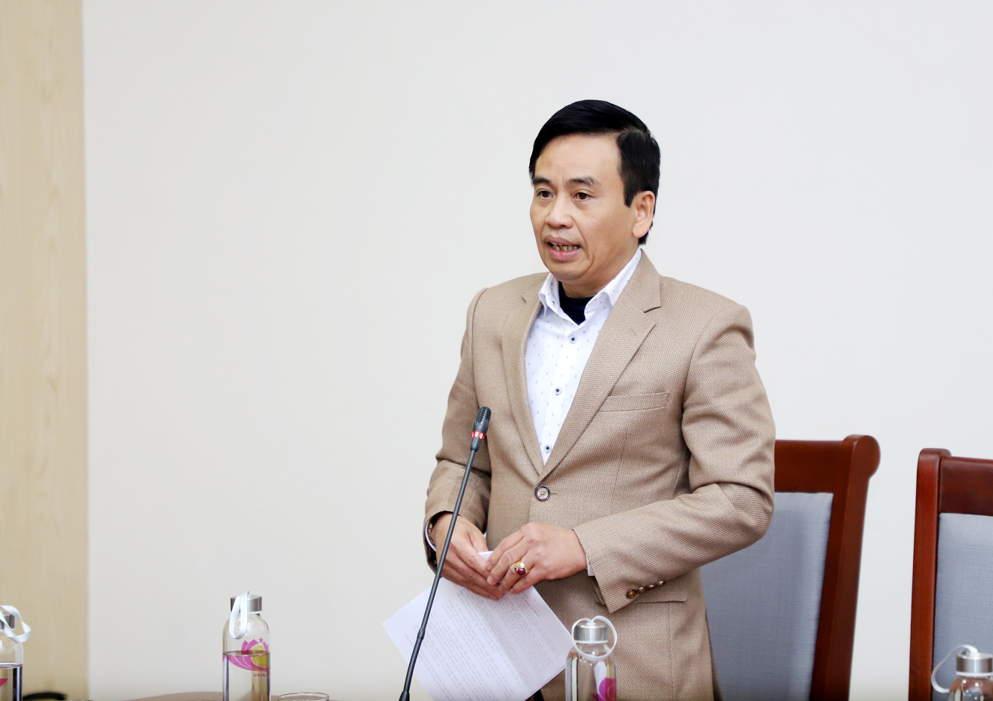 Đồng chí Nguyễn Bá Hảo - Phó Giám đốc Sở TT&TT phát biểu tại buổi làm việc. Ảnh: Phạm Bằng