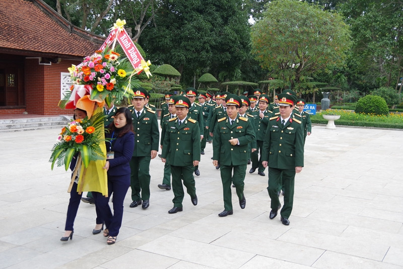 Đảng ủy Bộ CHQS tỉnh dâng hương tại Khu Di tích Kim Liên nhân kỷ niệm 76 năm Ngày thành lập Quân đội nhân dân Việt Nam (22/12/1944 - 22/12/2020) và 31 năm Ngày hội Quốc phòng toàn dân